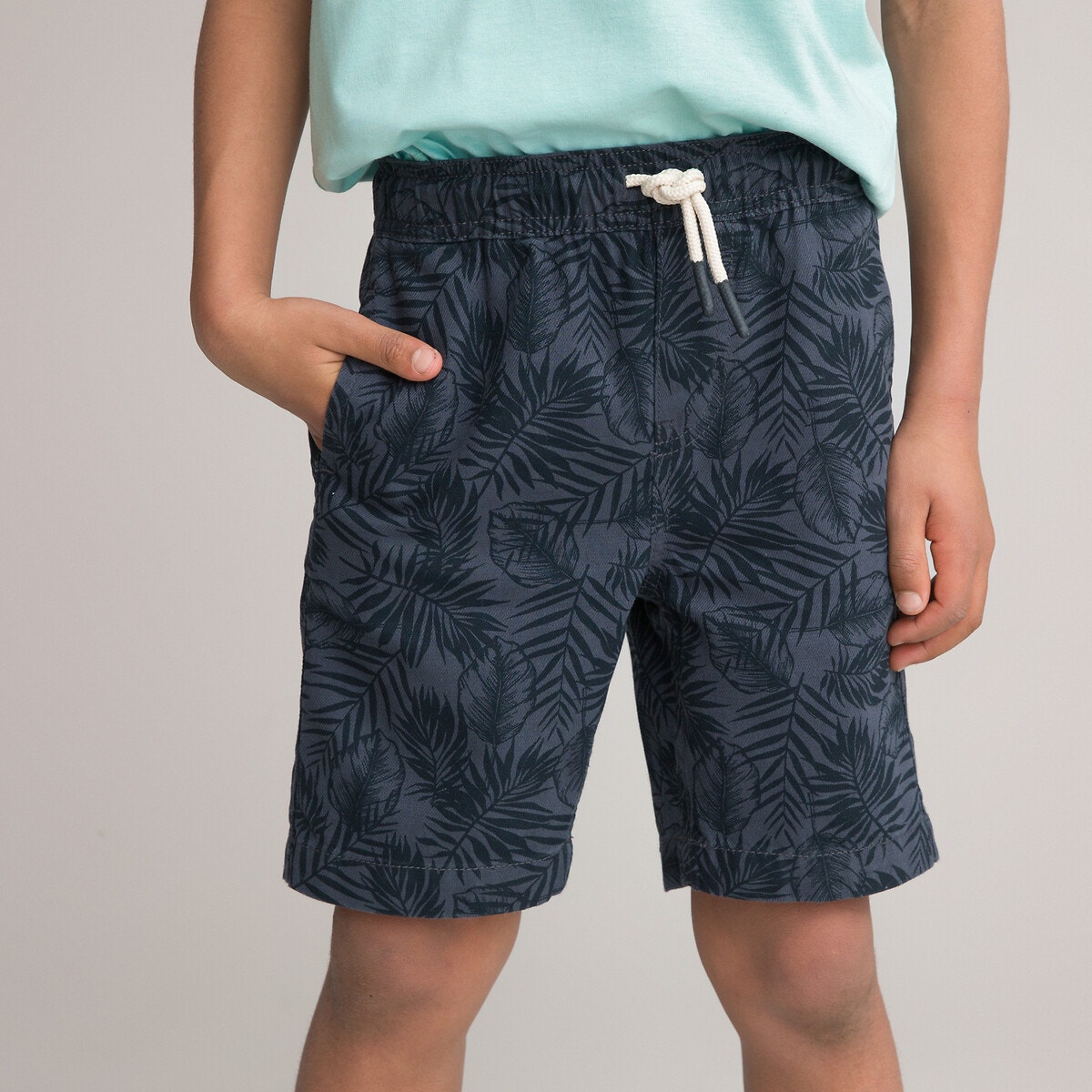 Βερμούδα με μοτίβο φύλλα