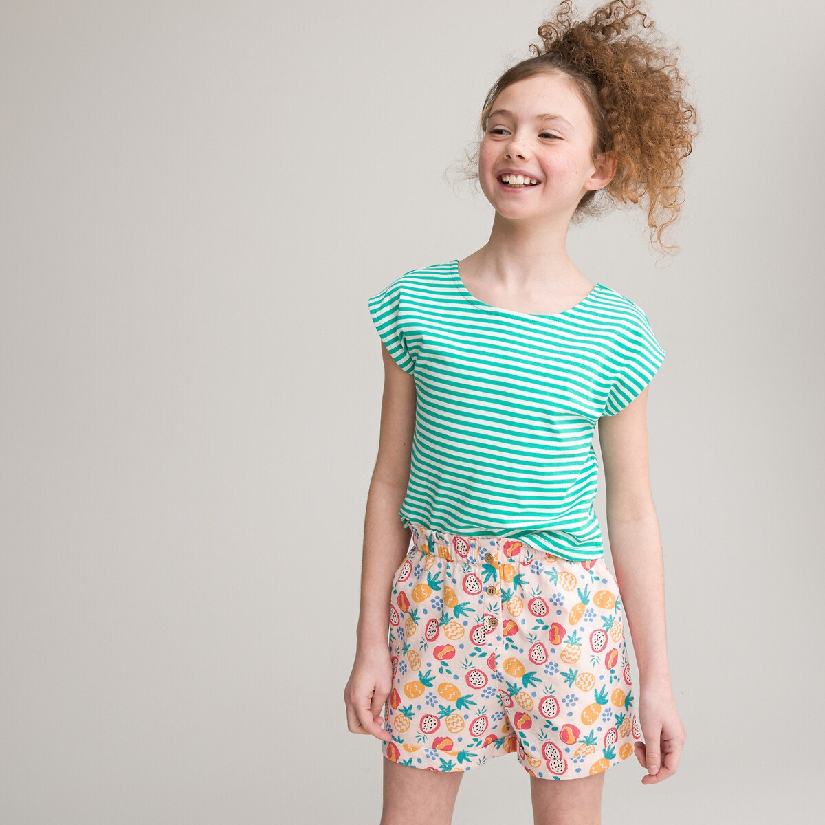 Εμπριμέ σορτς με μοτίβο "φρούτα"