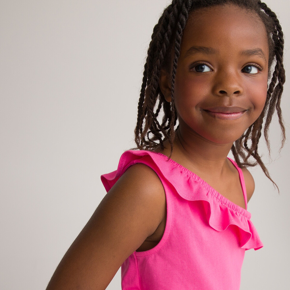 Ασύμμετρη αμάνικη μπλούζα με βολάν