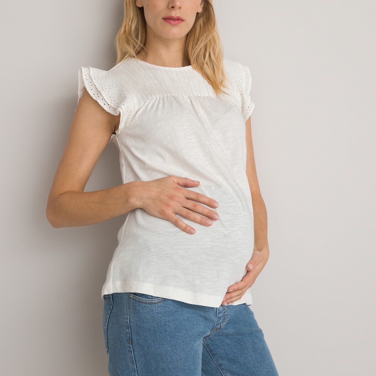 Μόδα > Γυναικεία > Ρούχα > T-shirt, αμάνικες μπλούζες > T-shirt με κοντά μανίκια Μπλούζα εγκυμοσύνης με βολάν και κεντημένες λεπτομέρειες
