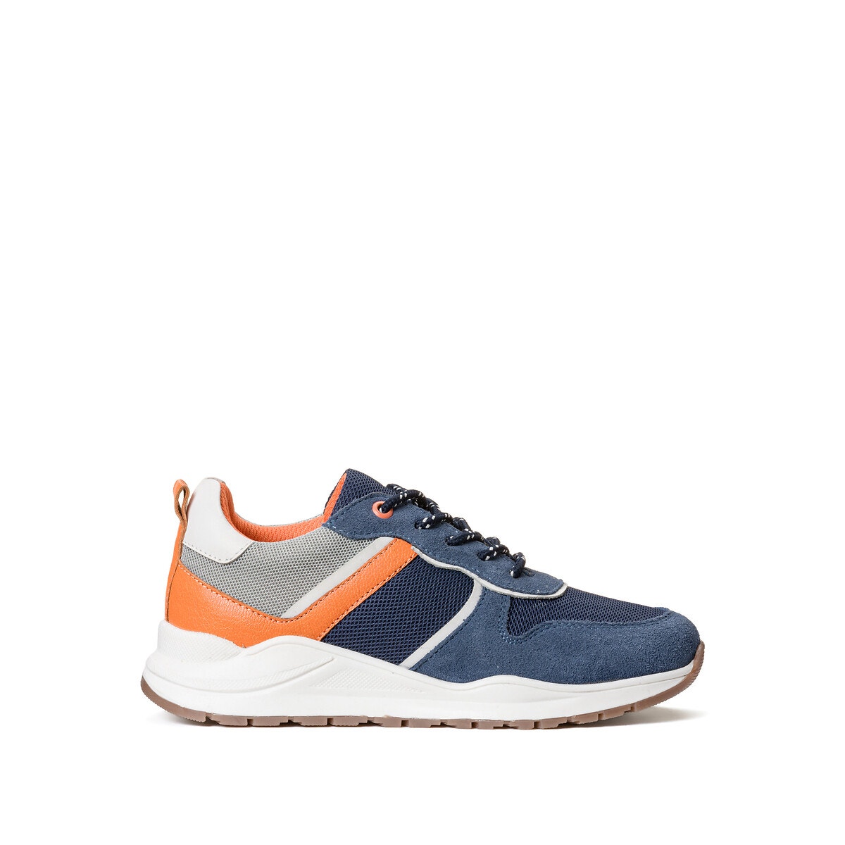 Αθλητικά παπούτσια με κορδόνια