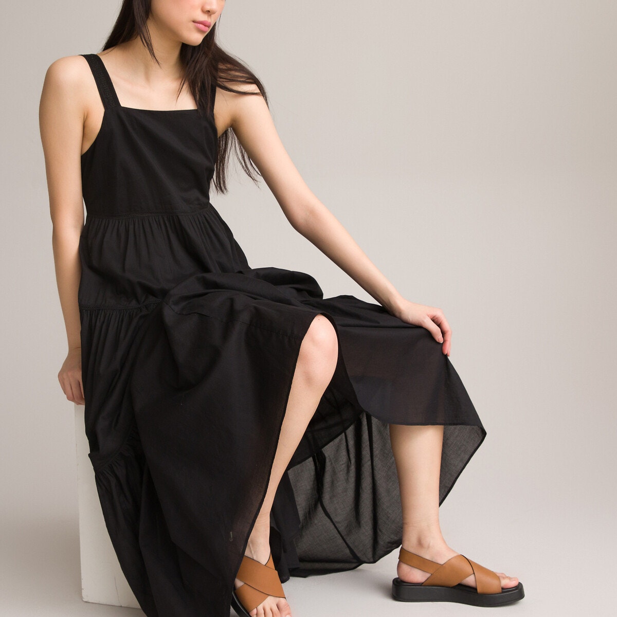 Μακρύ φόρεμα με τιράντες από δαντέλα