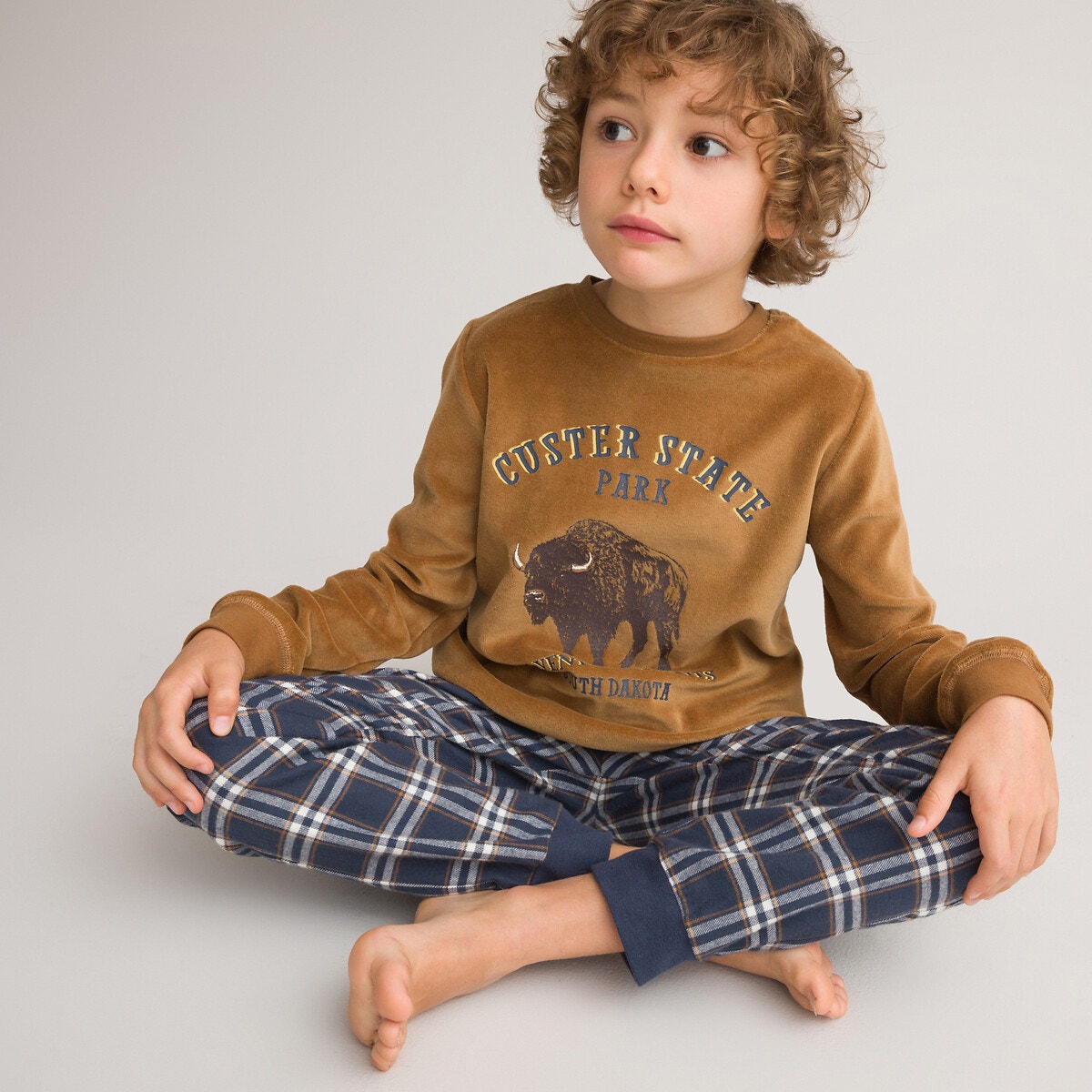 Πιτζάμα από βελούδο και φανέλα με μοτίβο βίσονα