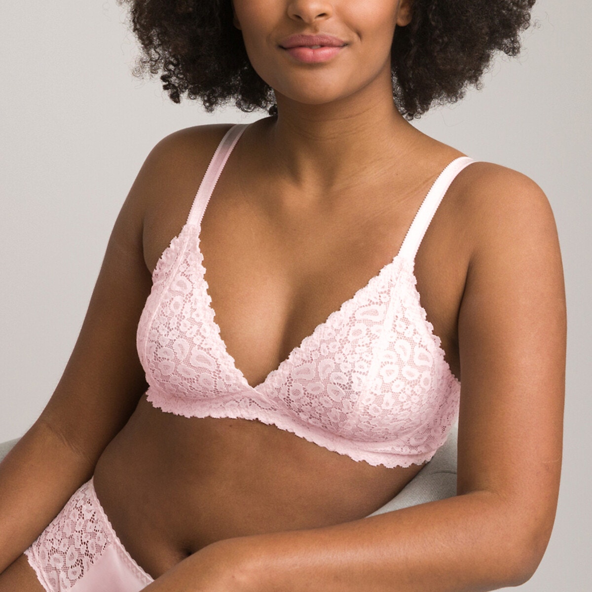 Τρίγωνο σουτιέν από δαντέλα χωρίς μπανέλες