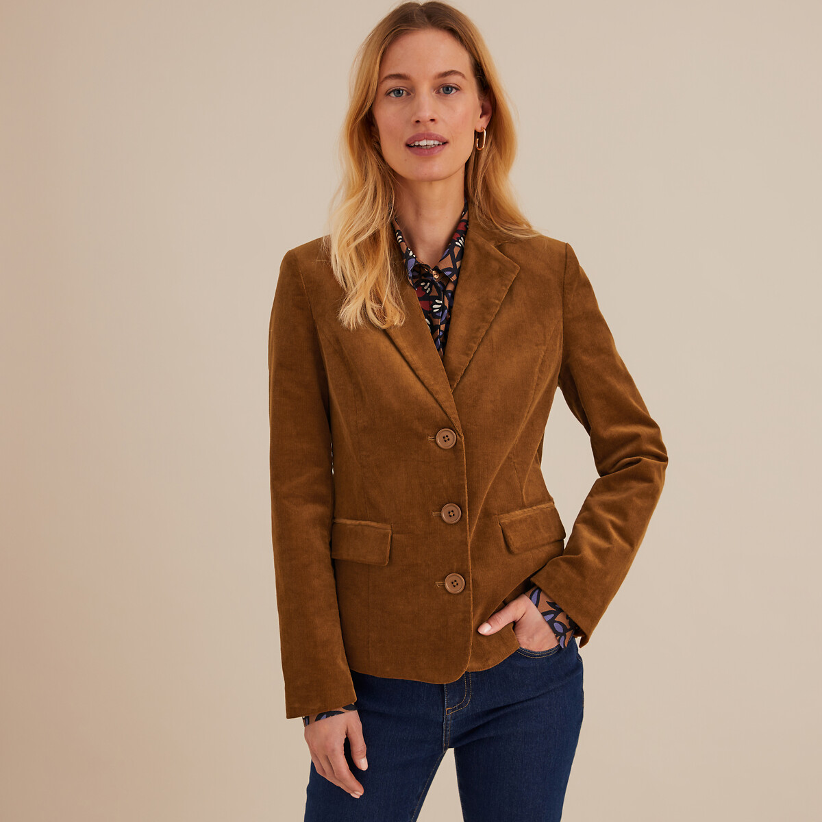 Μπλέιζερ σε μεσάτη γραμμή από βελούδο