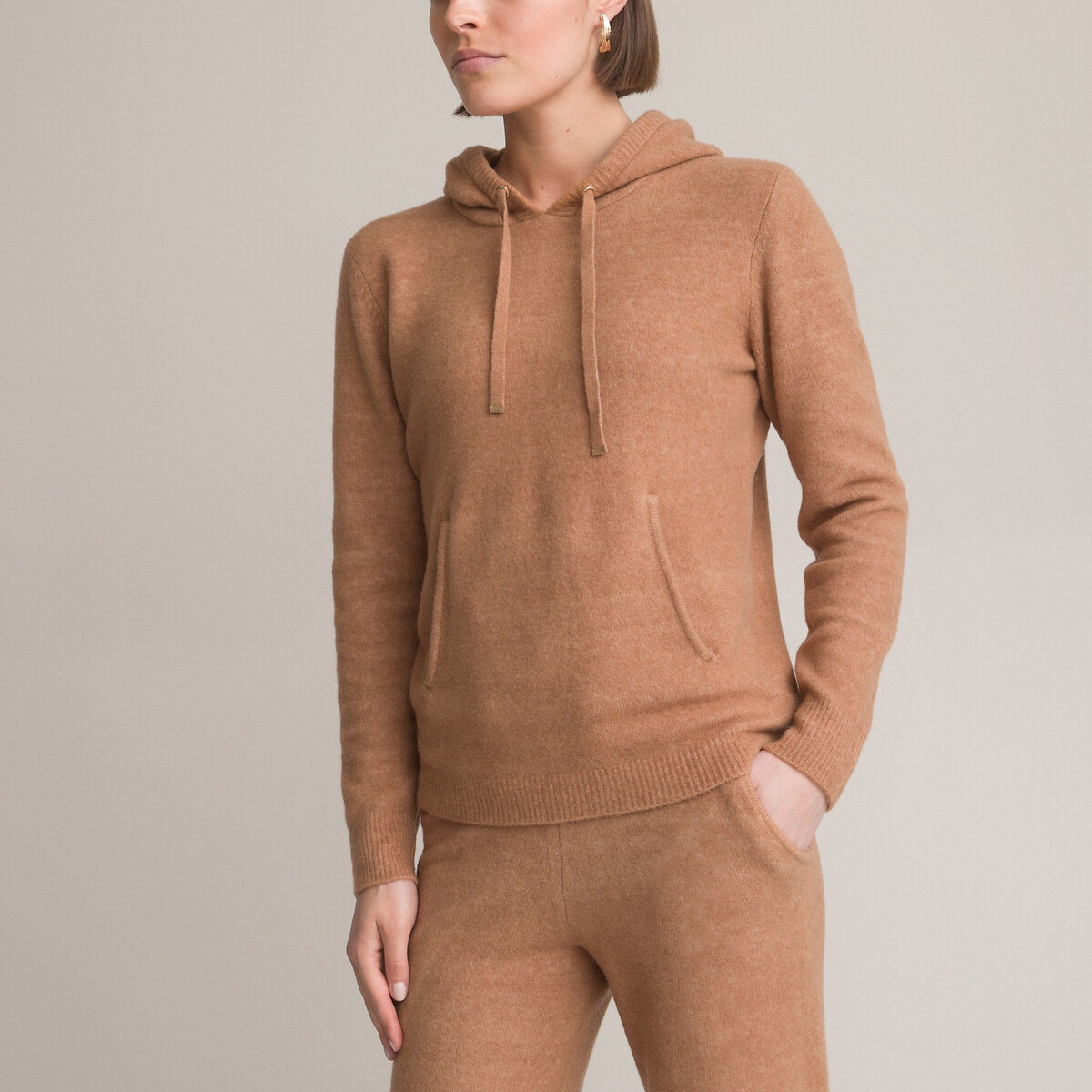 Λεπτό πλεκτό με κουκούλα