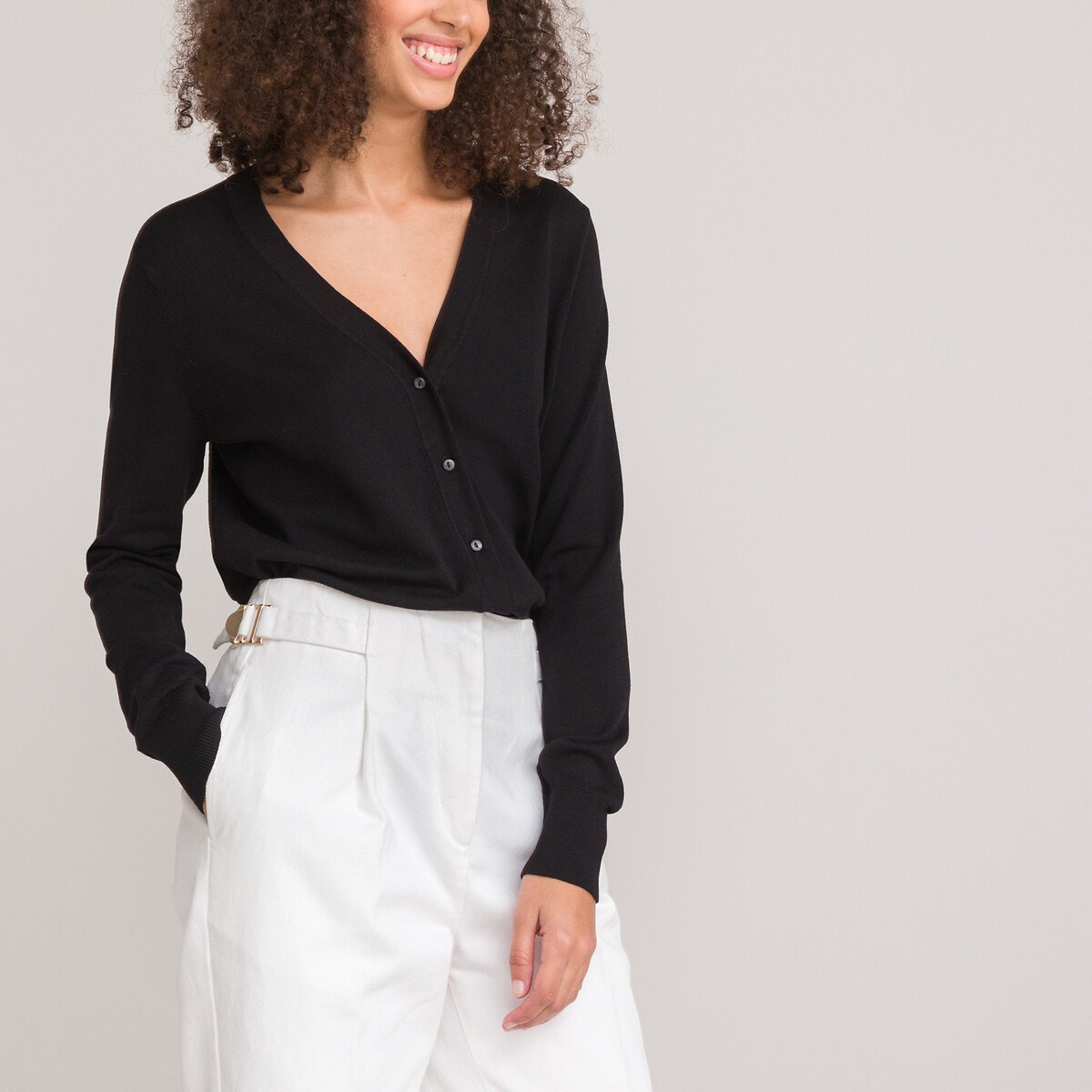 Πλεκτή ζακέτα με V και κουμπιά