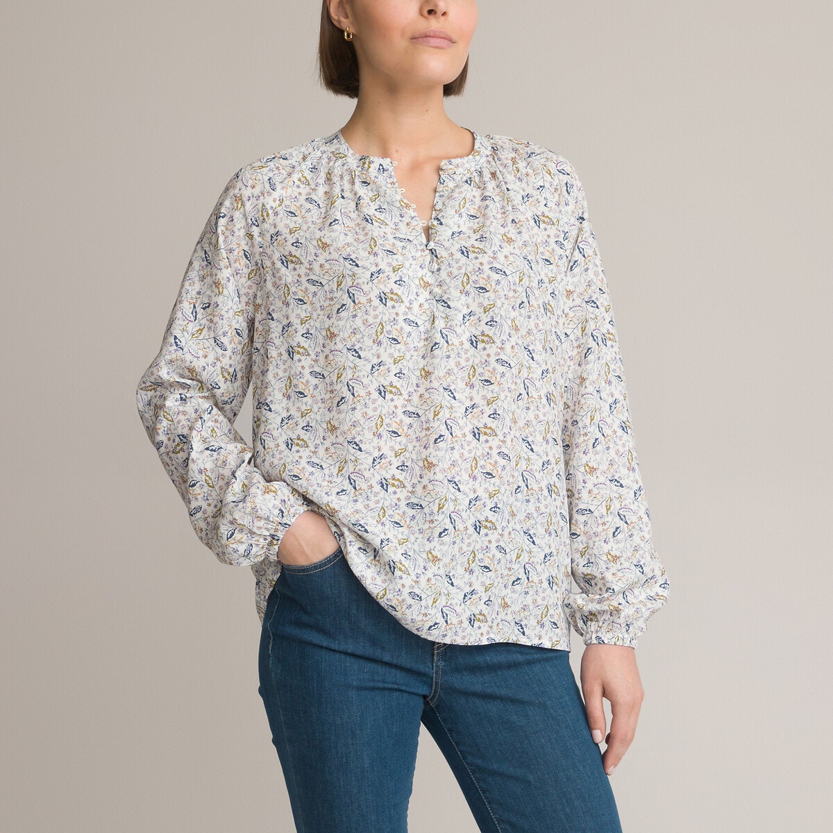 Μακρυμάνικη φλοράλ μπλούζα με στρογγυλή λαιμόκοψη