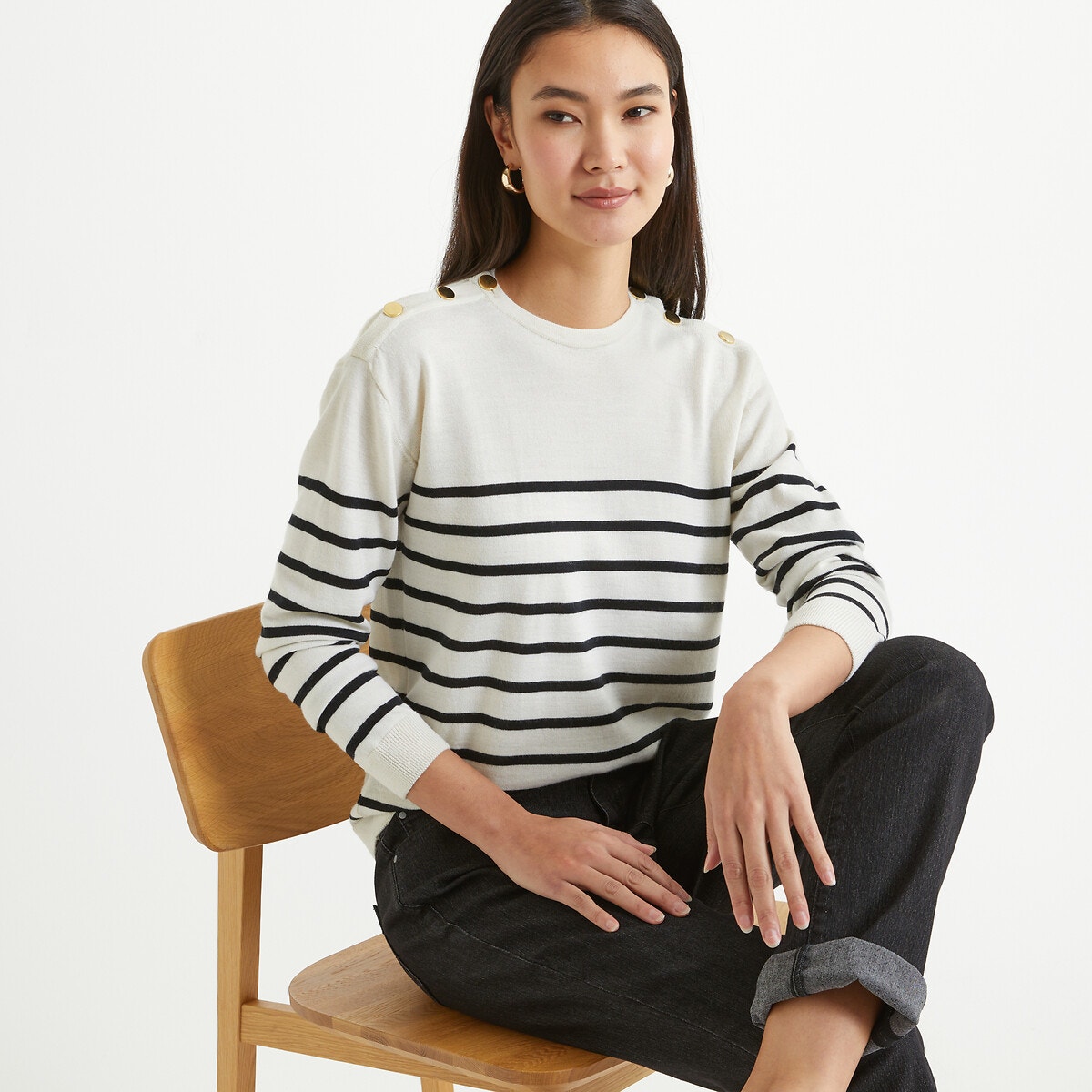 Λεπτό ριγέ πλεκτό με στρογγυλή λαιμόκοψη