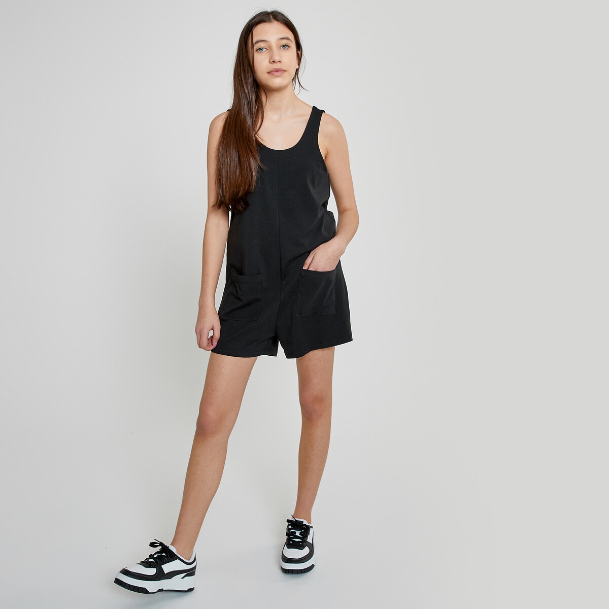 Ολόσωμη φόρμα-σορτς με τιράντες