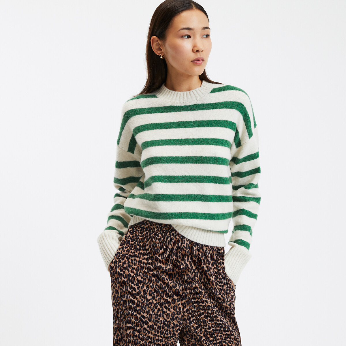 Πλεκτό με στρογγυλή λαιμόκοψη και ρίγες