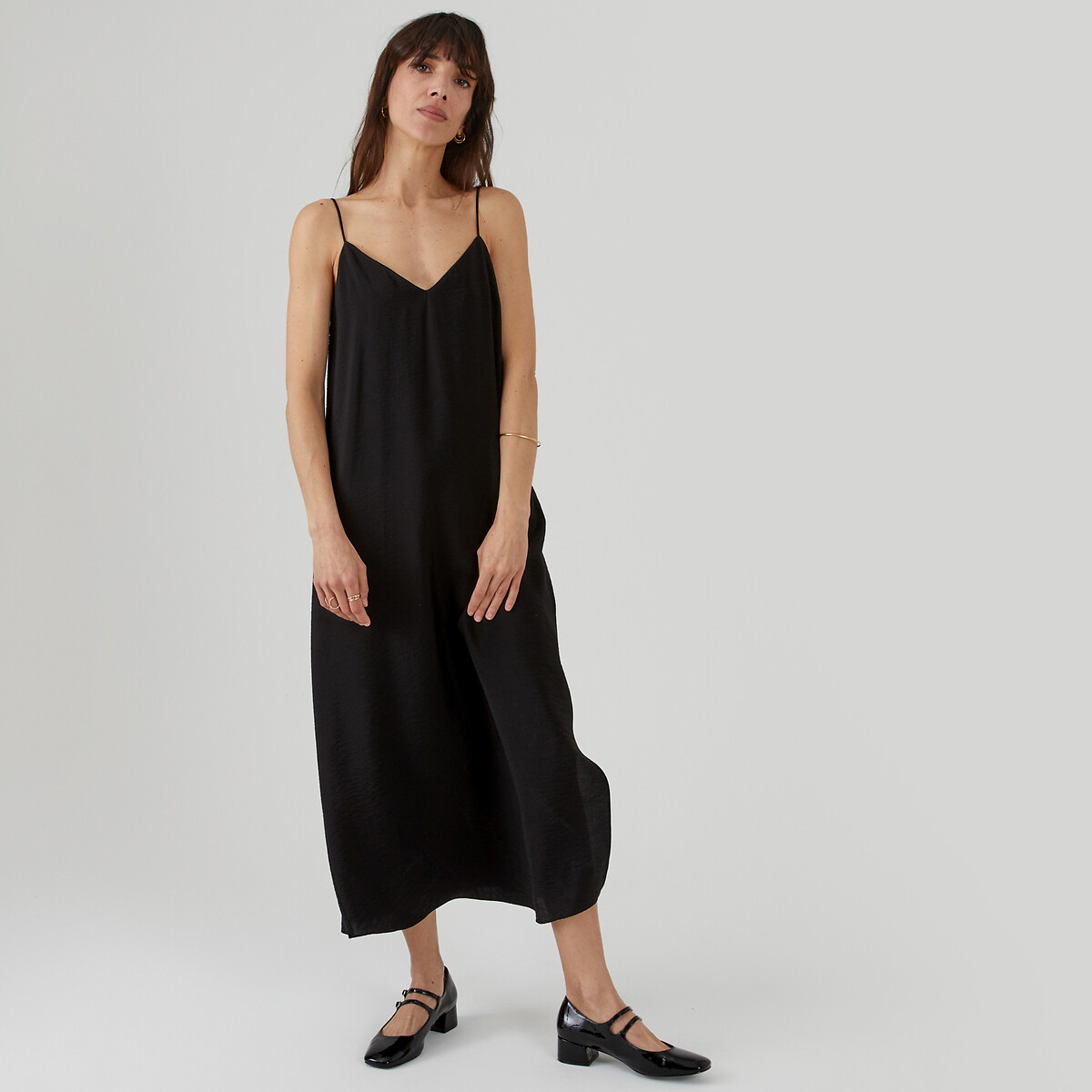 Μακρύ φόρεμα με λεπτές τιράντες