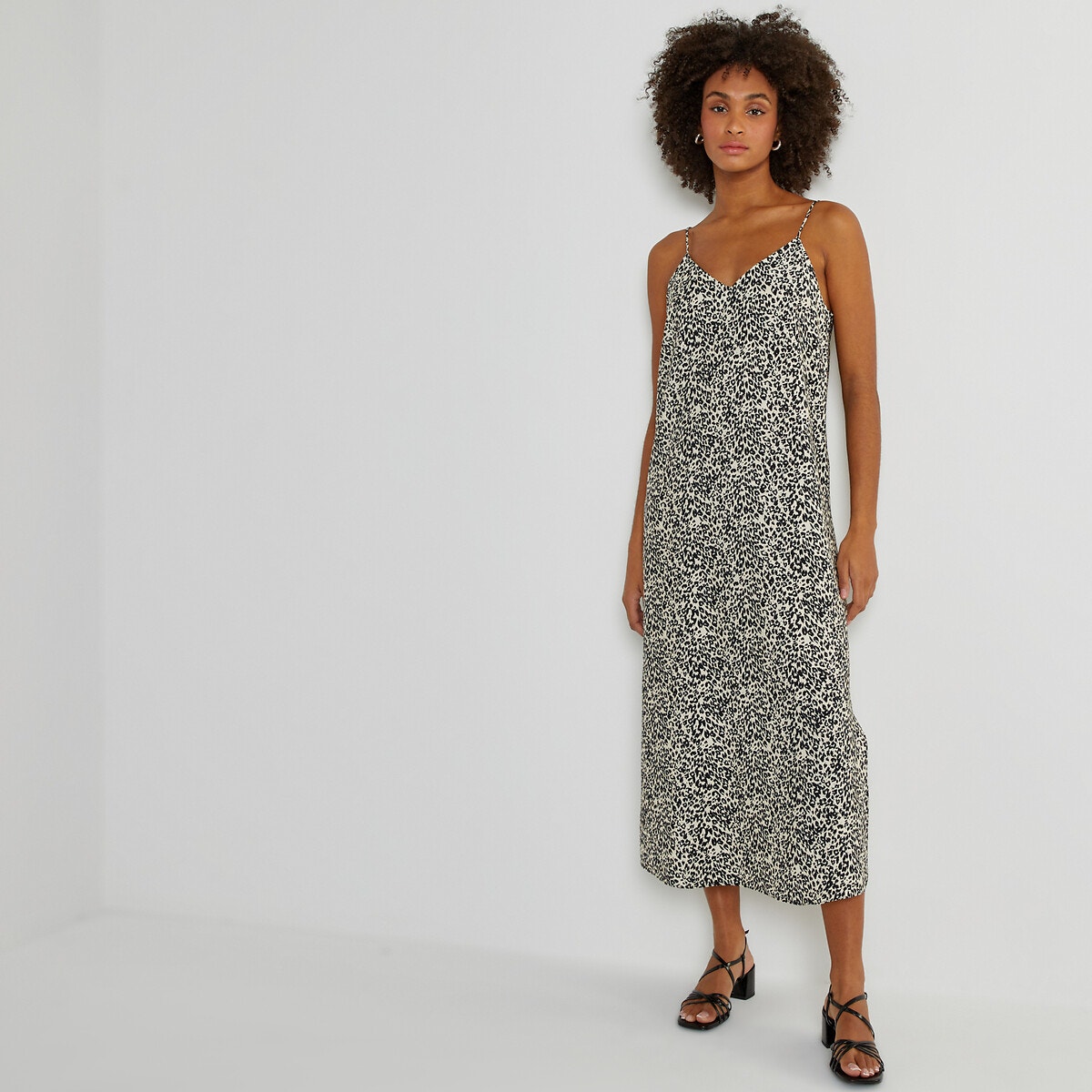 Μακρύ φόρεμα με λεπτές τιράντες και μοτίβο animal print