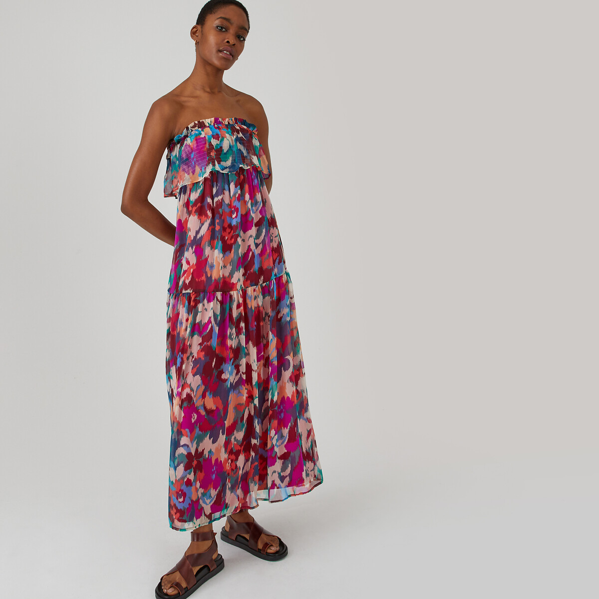 Μακρύ στράπλες φόρεμα με φλοράλ μοτίβο