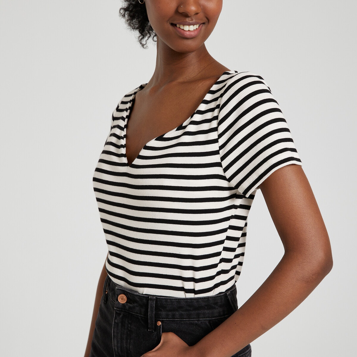 Κοντομάνικη μπλούζα με V