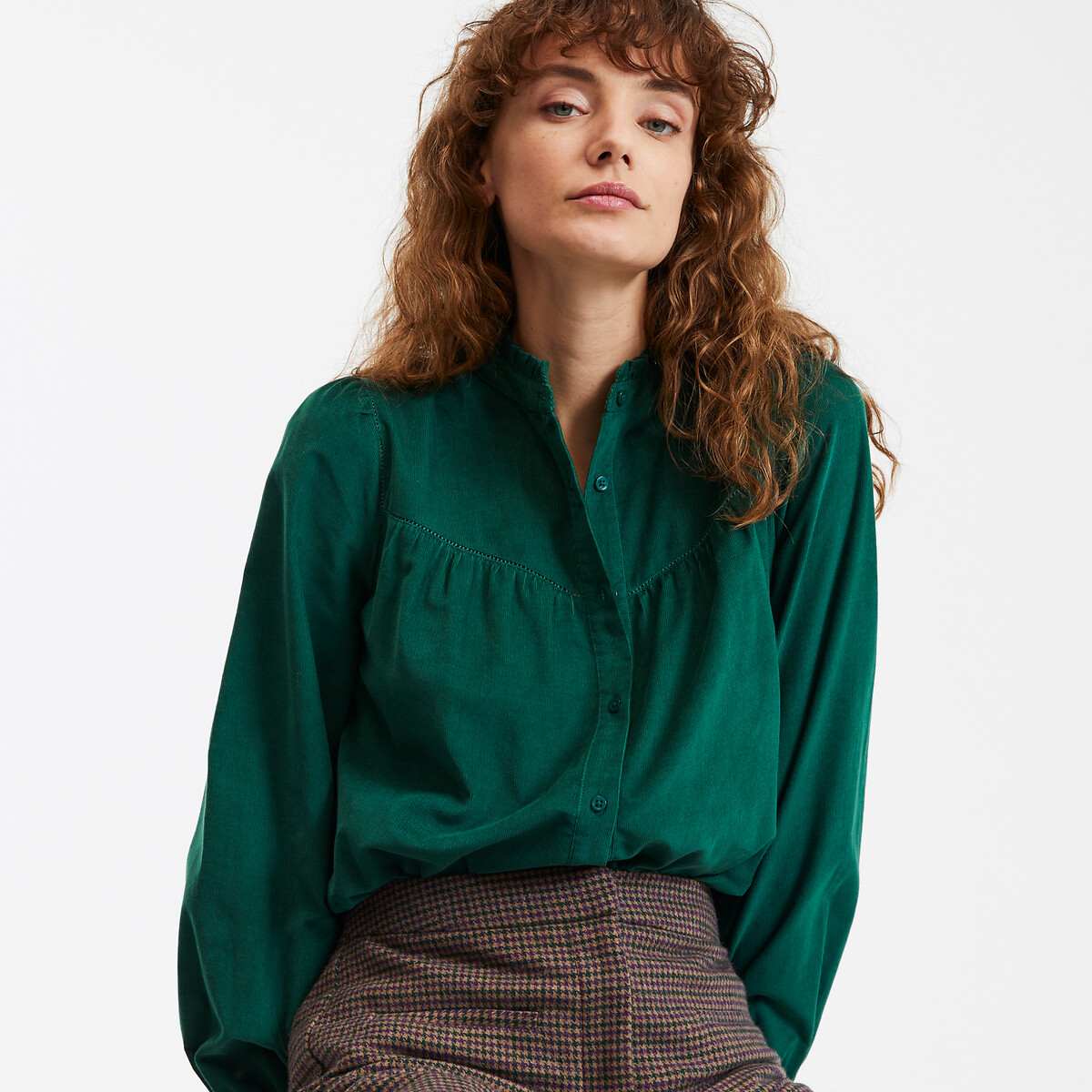 Μακρυμάνικο πουκάμισο με γιακά σε βικτωριανό στυλ