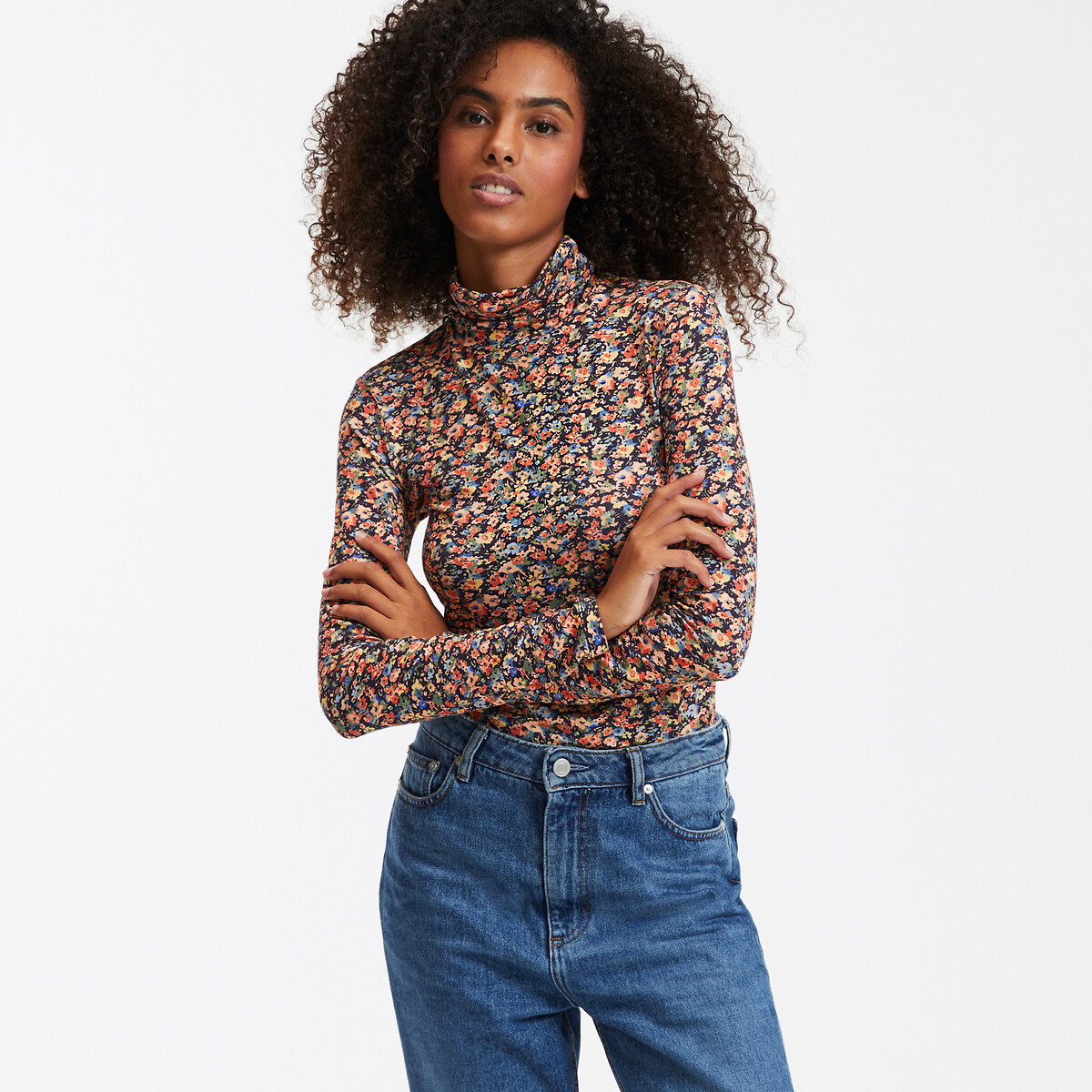 Μακρυμάνικη φλοράλ μπλούζα με γυριστό λαιμό