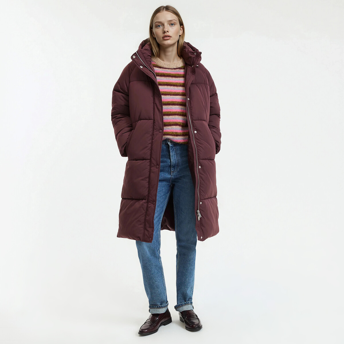 Μακρύ καπιτονέ μπουφάν με κουκούλα