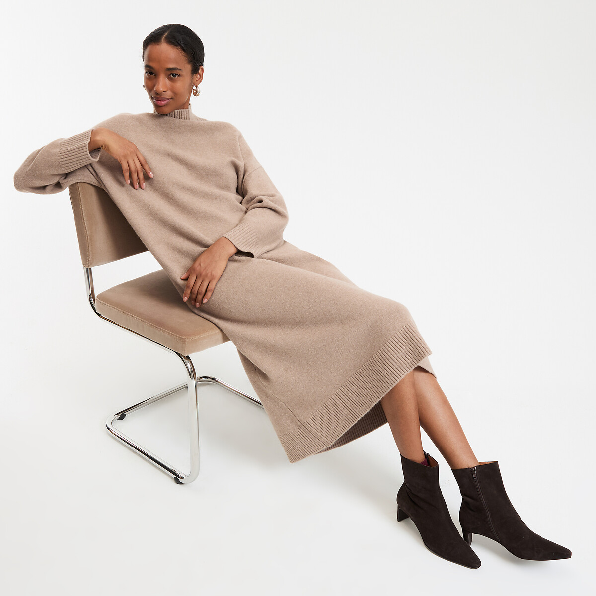 Μακρυμάνικο μακρύ φόρεμα σε ίσια γραμμή