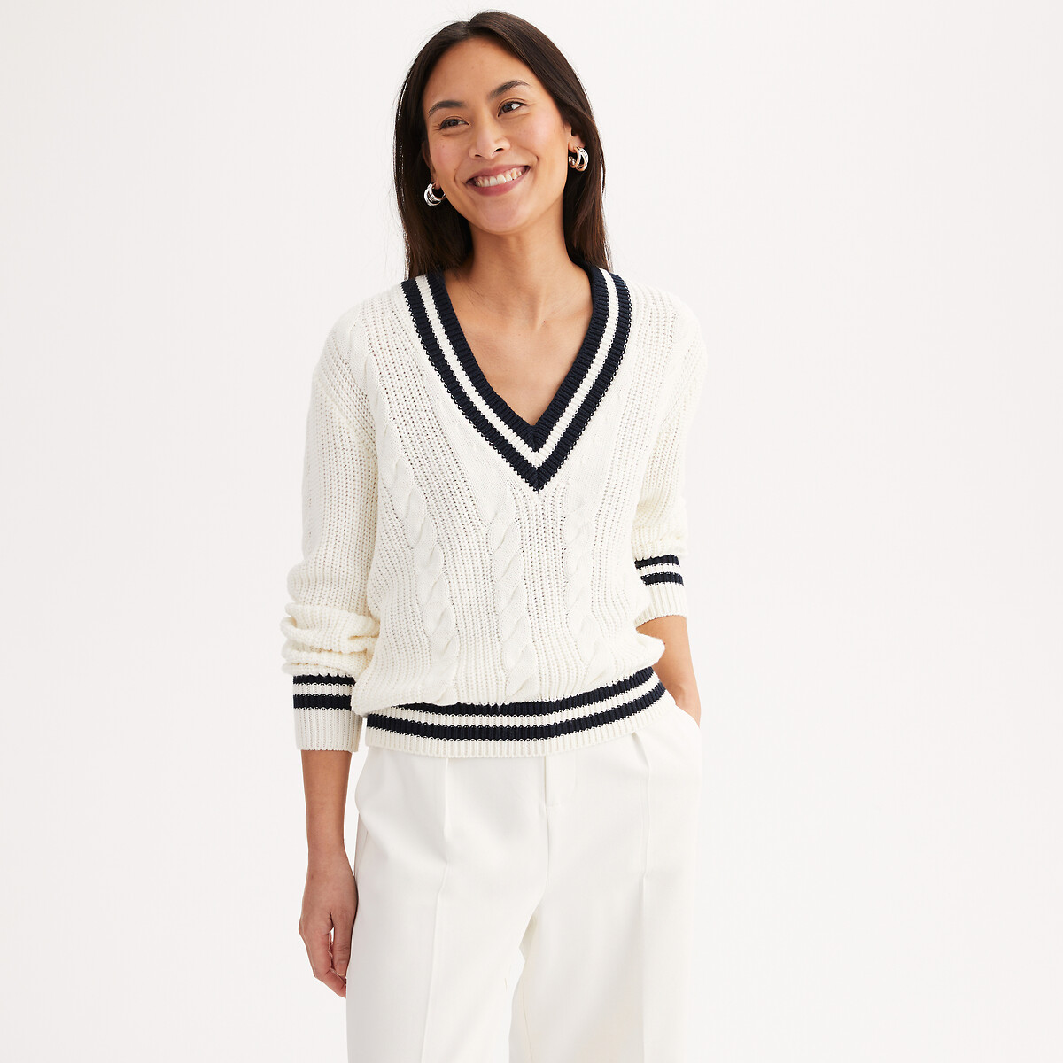 Anne Weyburn Πλεκτό με V και κοτσίδες