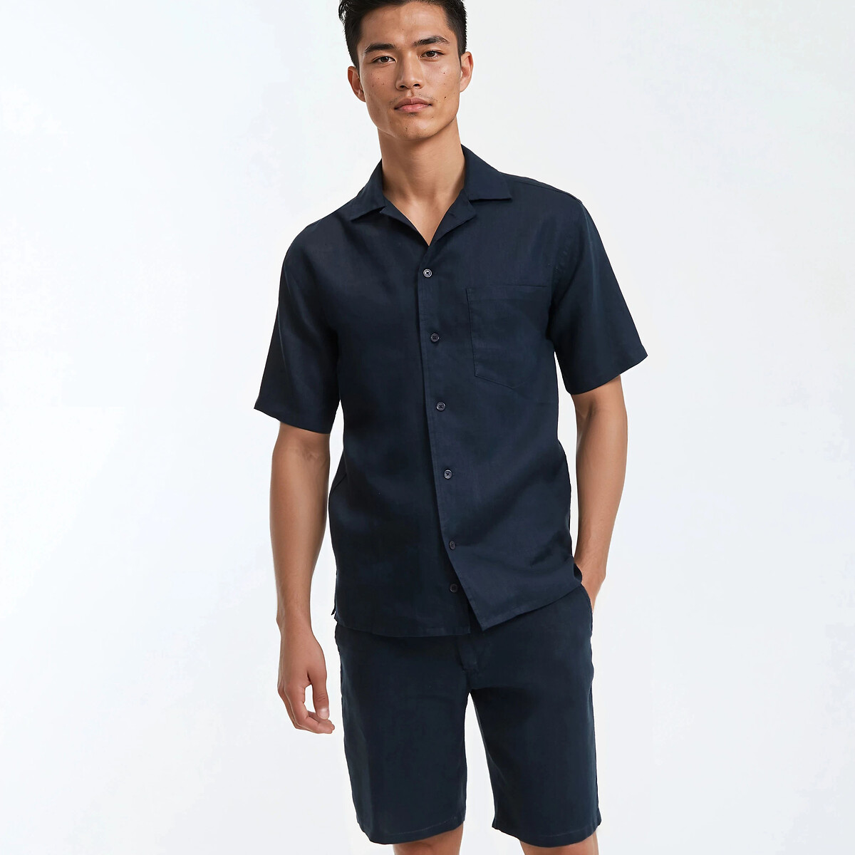 Λινό πουκάμισο σε ίσια γραμμή