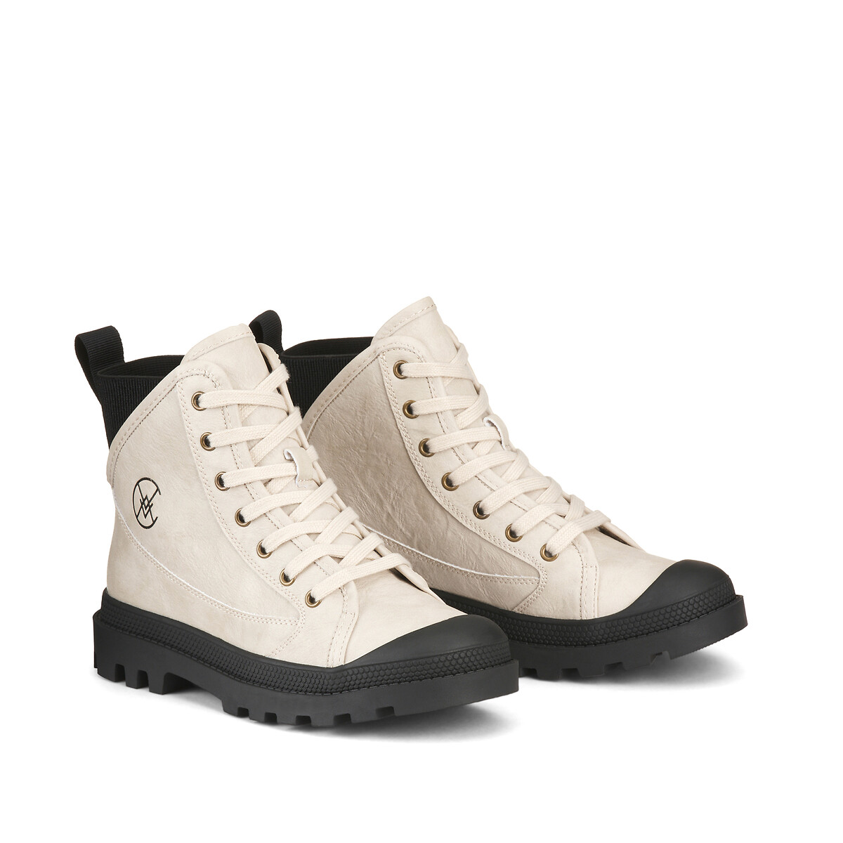 Μποτάκια με κορδόνια, Delta