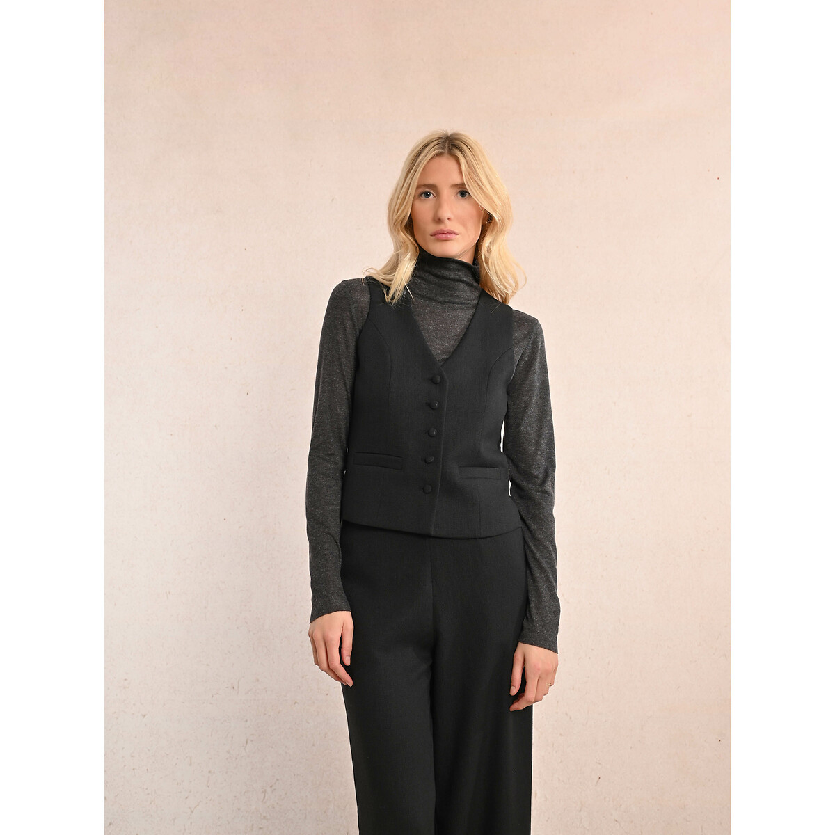 Αμάνικο γιλέκο σε μεσάτη γραμμή