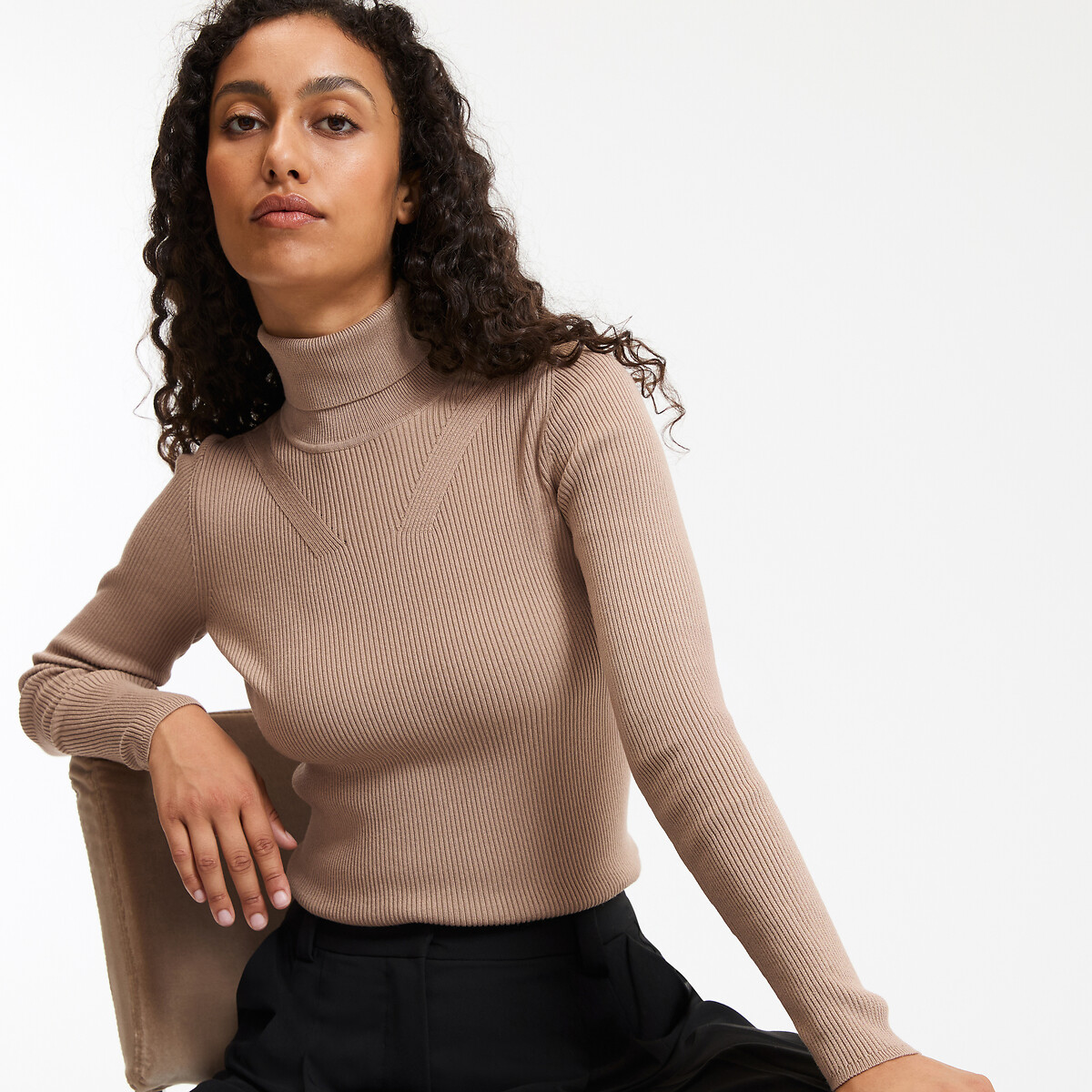 Λεπτό πλεκτό με λαιμό ζιβάγκο