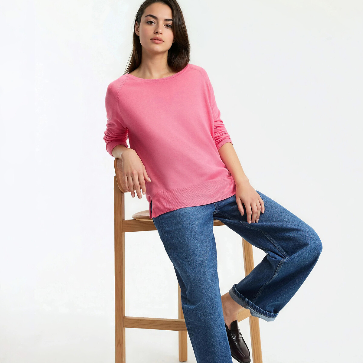 Μακρυμάνικο πλεκτό με λεπτή πλέξη και στρογγυλή λαιμόκοψη