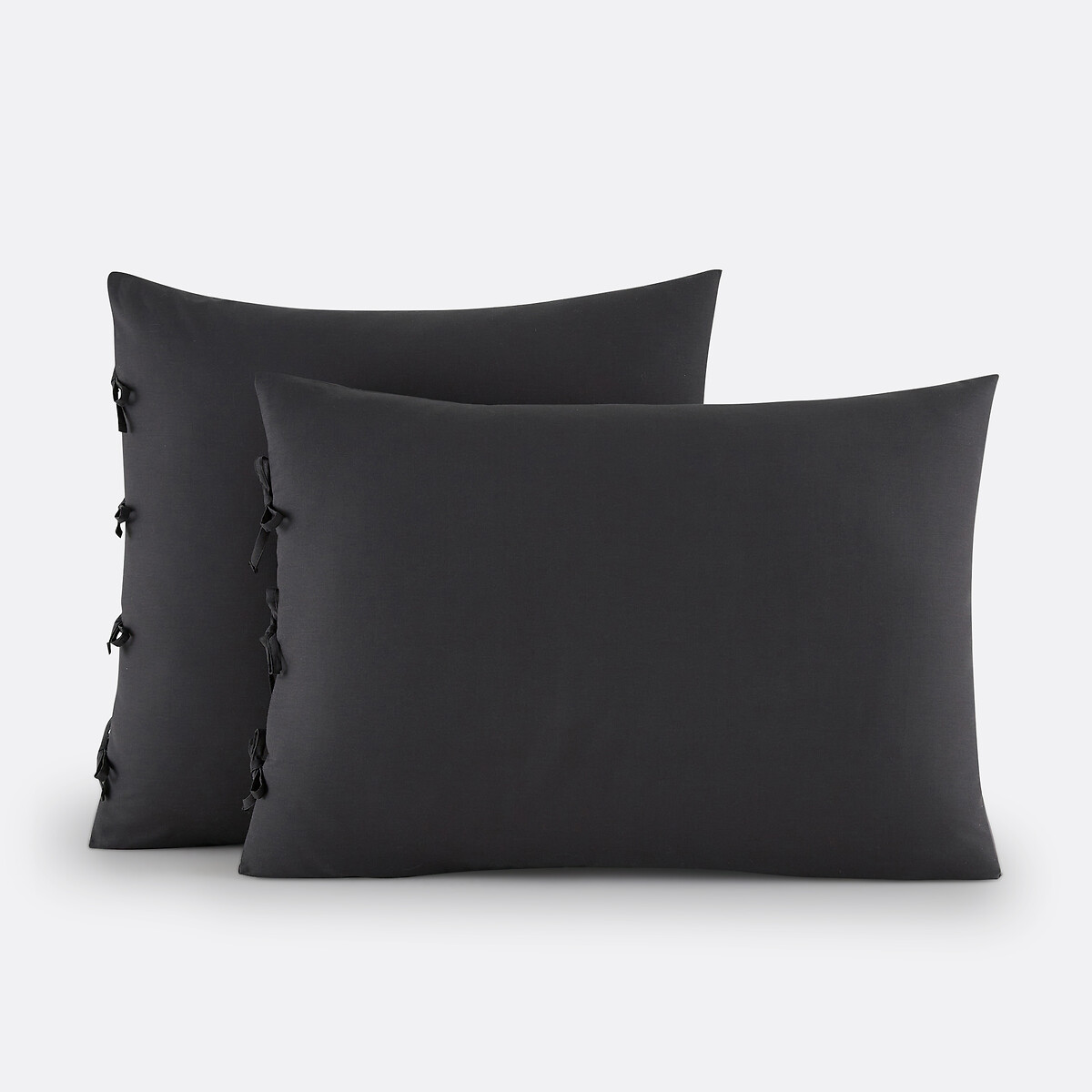 Βαμβακερή μονόχρωμη μαξιλαροθήκη με φιογκάκια 50x70 cm