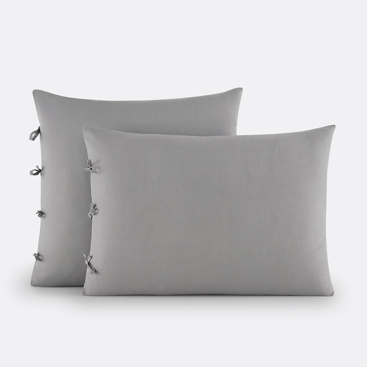 Βαμβακερή μονόχρωμη μαξιλαροθήκη με φιογκάκια 50x70 cm