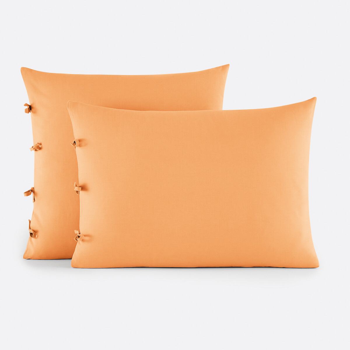 Βαμβακερή μονόχρωμη μαξιλαροθήκη με φιογκάκια 50x70 cm