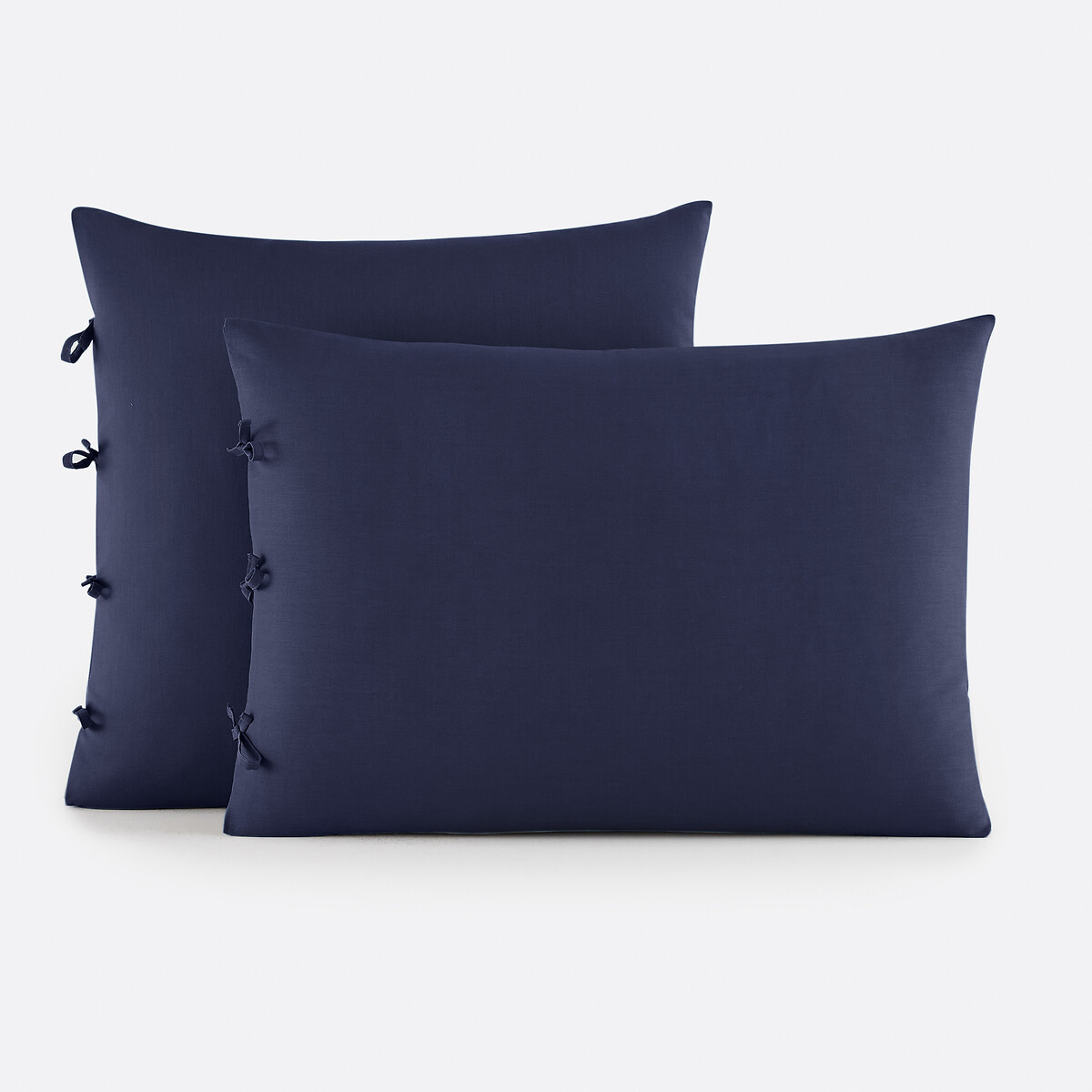 Βαμβακερή μονόχρωμη μαξιλαροθήκη με φιογκάκια 50x70 cm