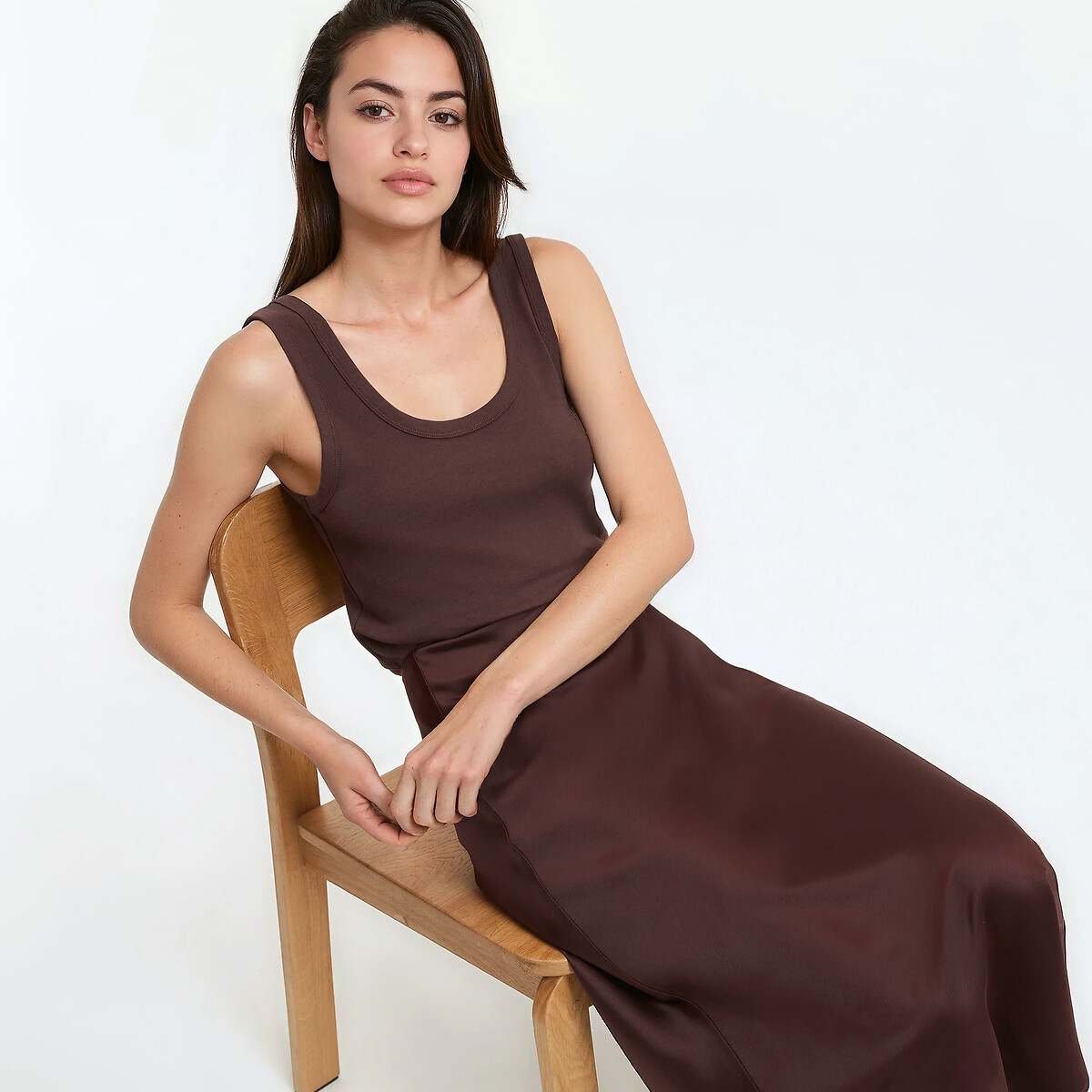 Αμάνικη μπλούζα με στρογγυλή λαιμόκοψη