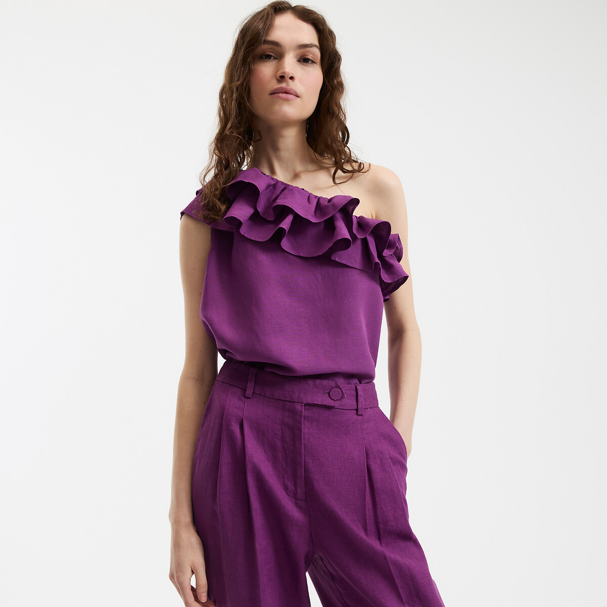 Ασύμμετρο τόπ χωρίς μανίκια με βολάν