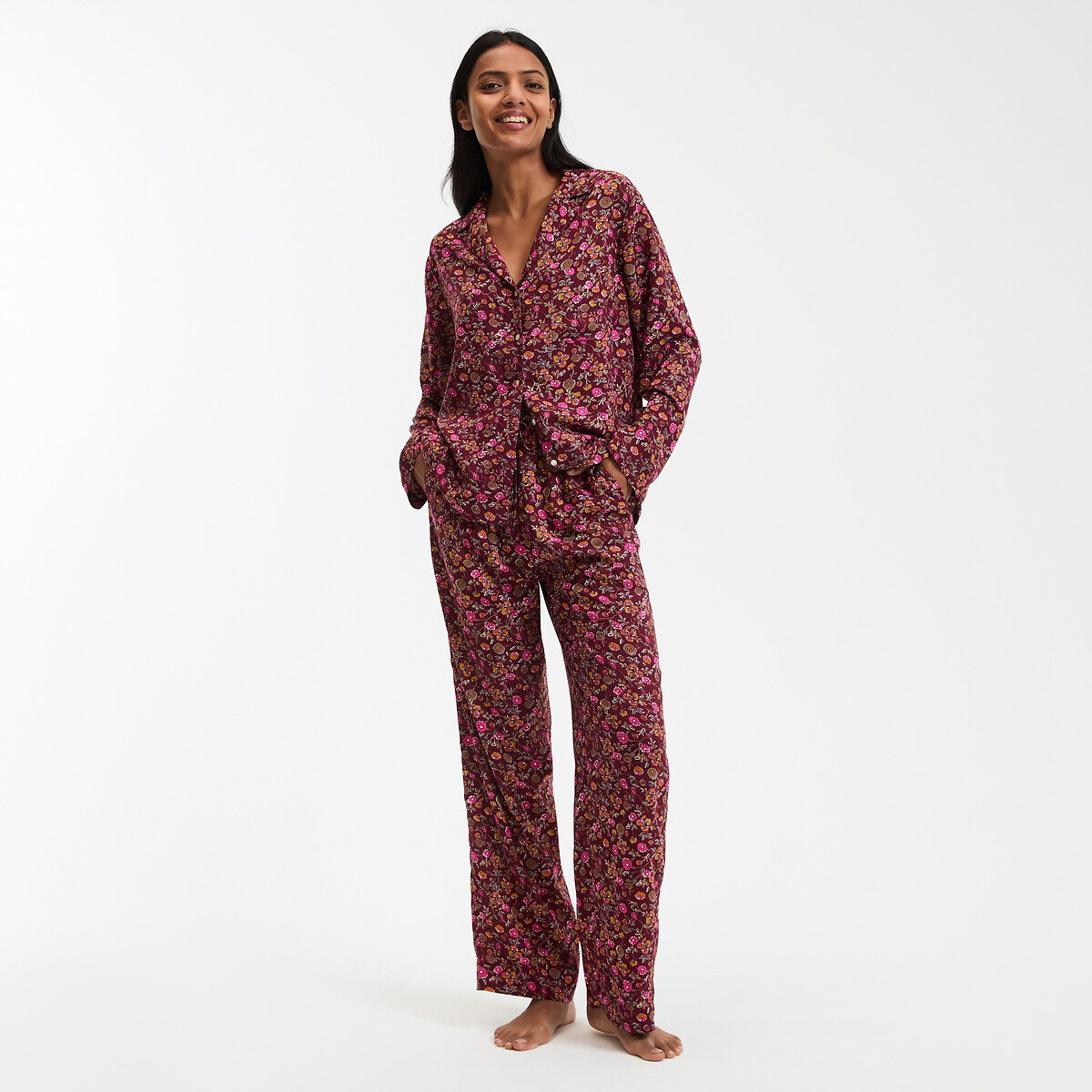 Αέρινη πιτζάμα με λουλουδάτο μοτίβο