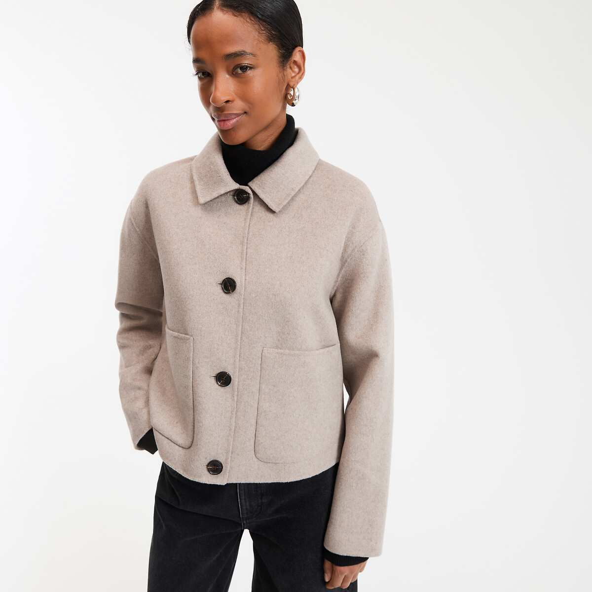 Κοντό μαντό με κουμπωτό κλείσιμο