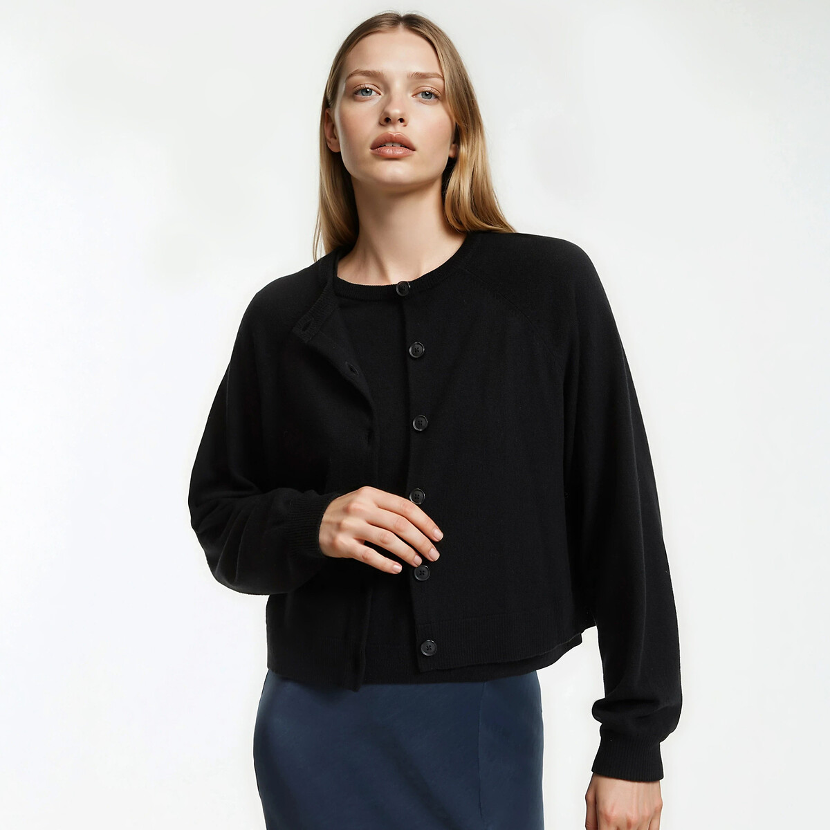 Ζακέτα με στρογγυλό λαιμό σε λεπτή πλέξη