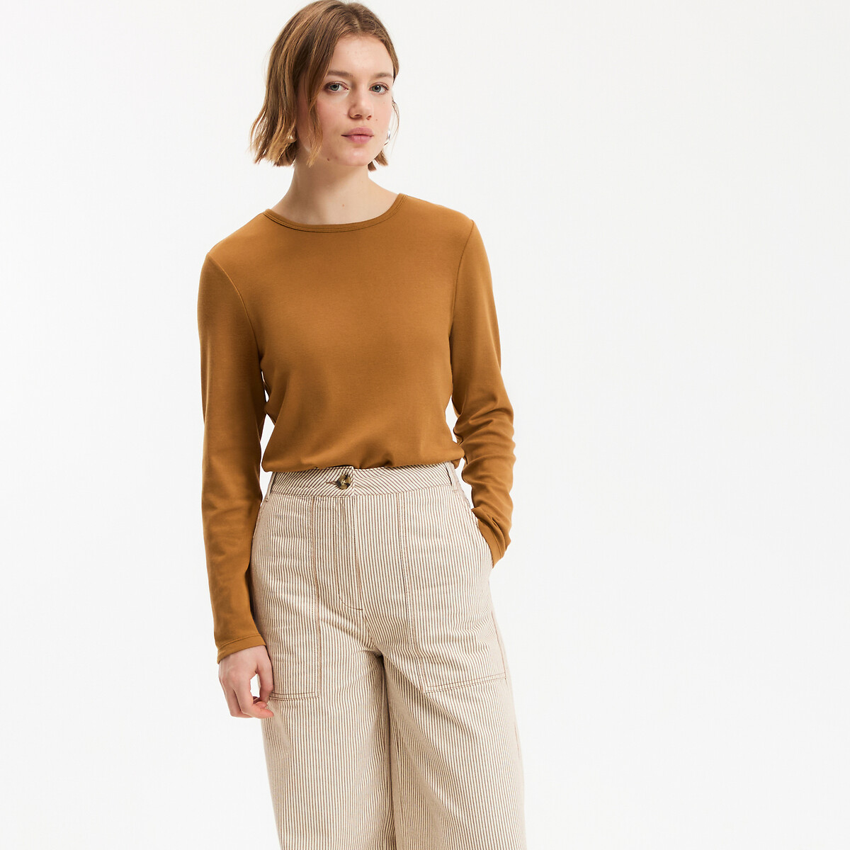 Ριχτό μπλουζάκι με στρογγυλή λαιμόκοψη και μακριά μανίκια