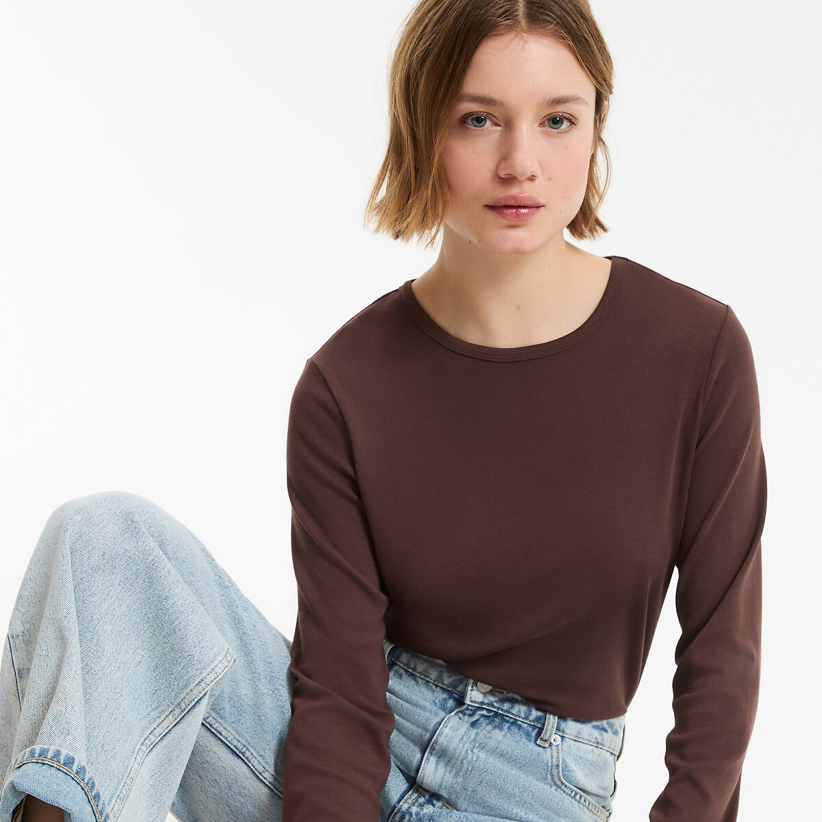 Ριχτό μπλουζάκι με στρογγυλή λαιμόκοψη και μακριά μανίκια