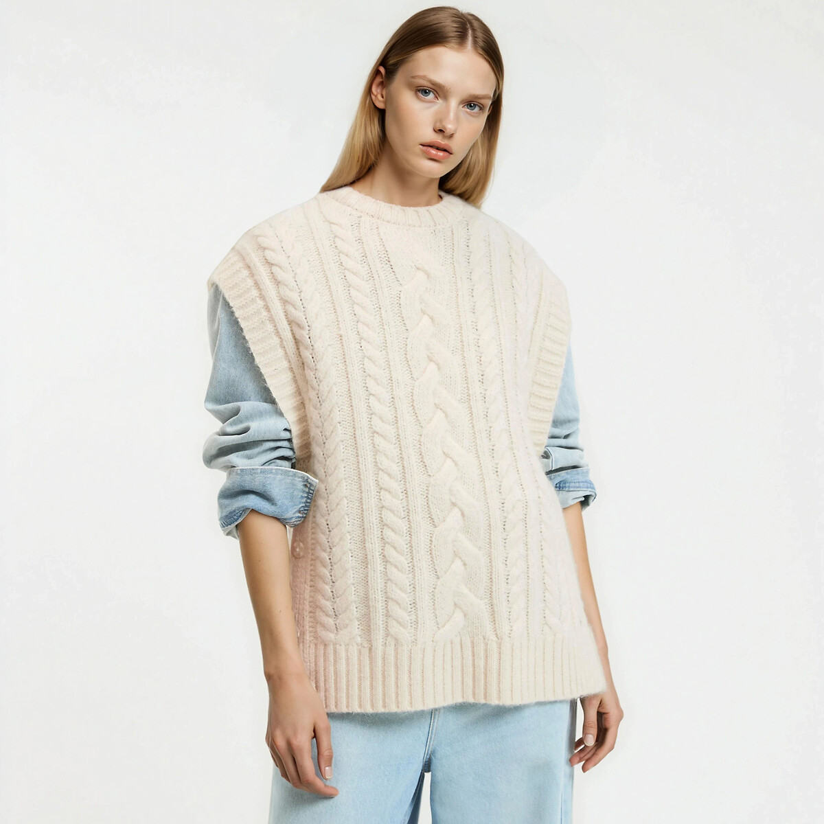 Πλεκτή μπλούζα χωρίς μανίκια με στρογγυλή λαιμόκοψη και πλεχτή υφή