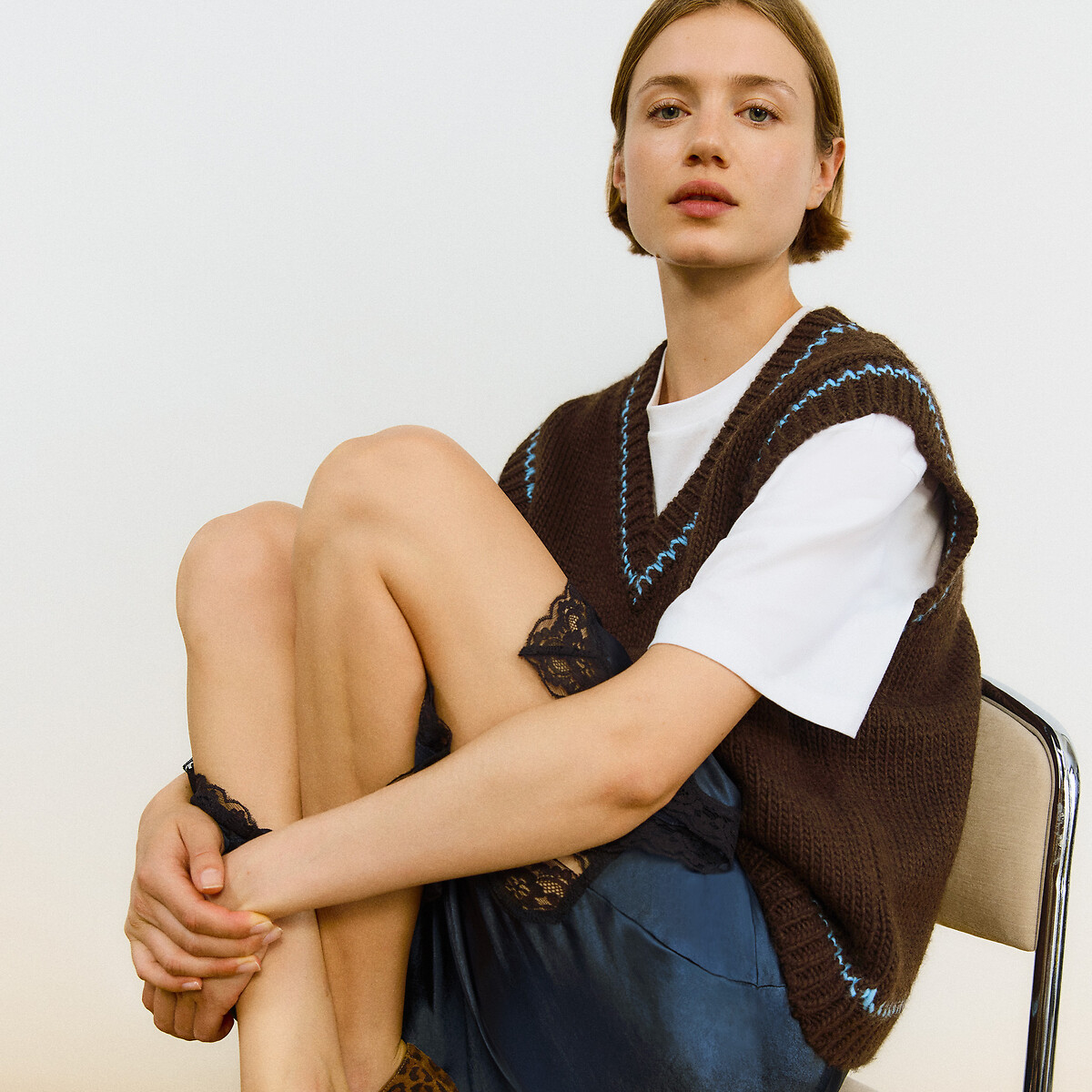 Αμάνικο πουλόβερ με V λαιμόκοψη