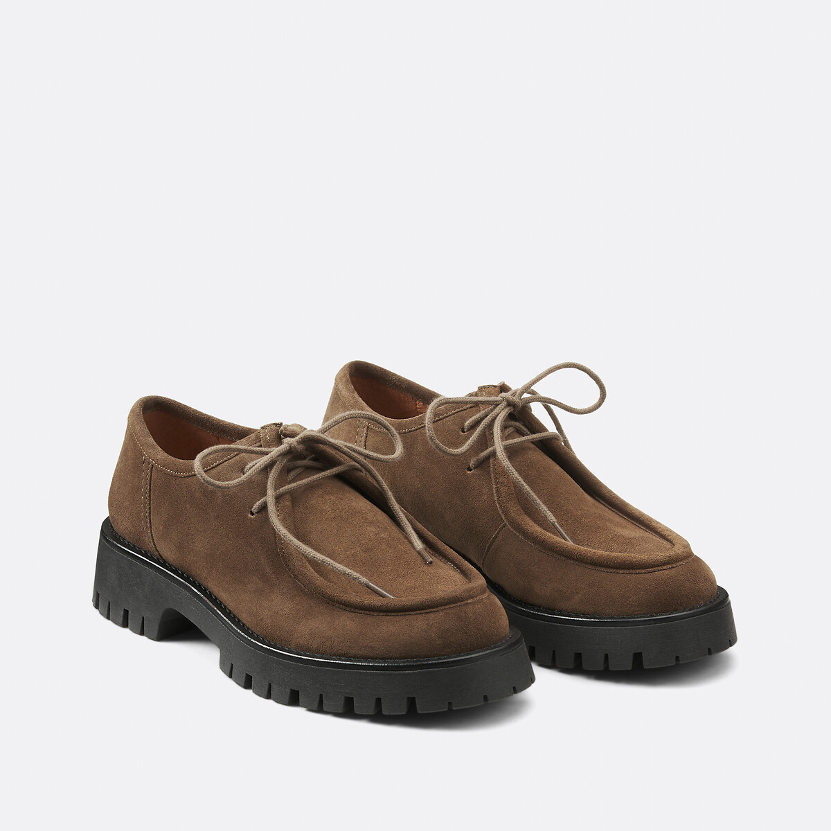 Brogues με τρακτερωτή σόλα από σουέντ δέρμα