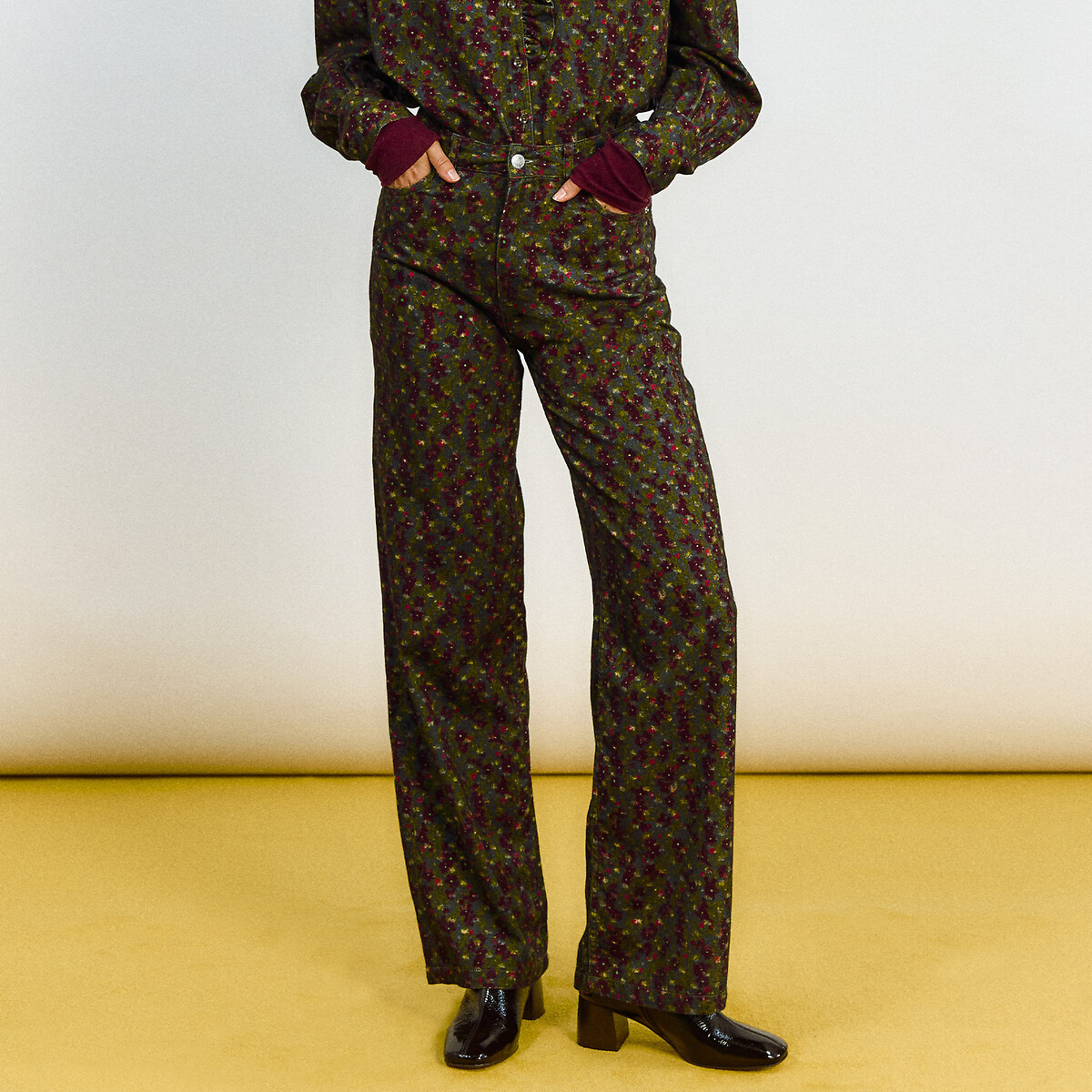 Φαρδύ παντελόνι με ψηλή μέση και φλοράλ μοτίβο