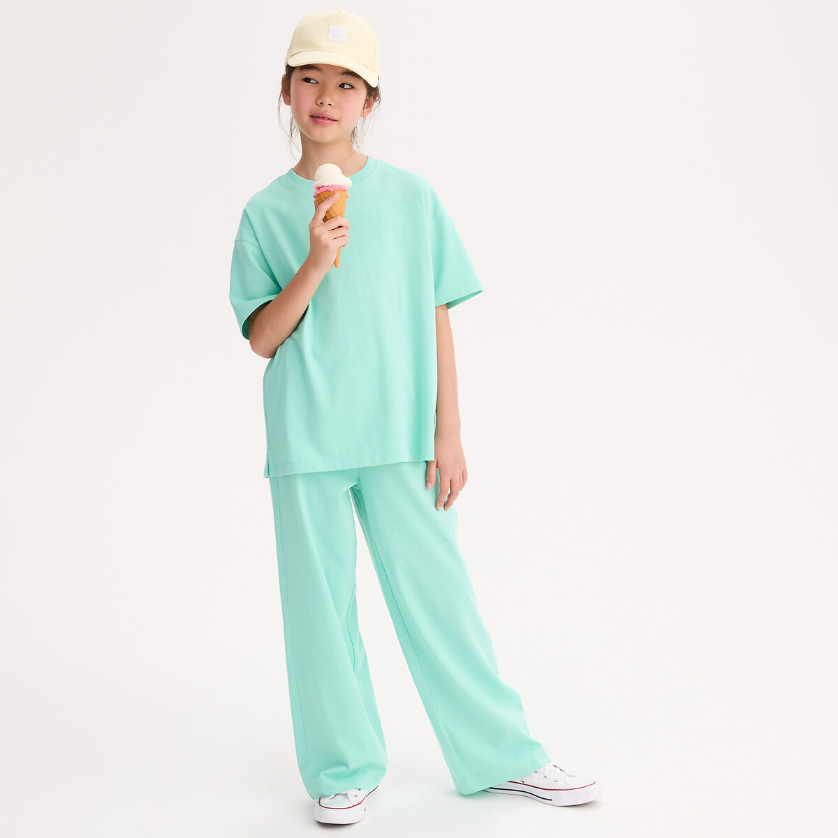 Φαρδύ t-shirt με στρογγυλή λαιμόκοψη