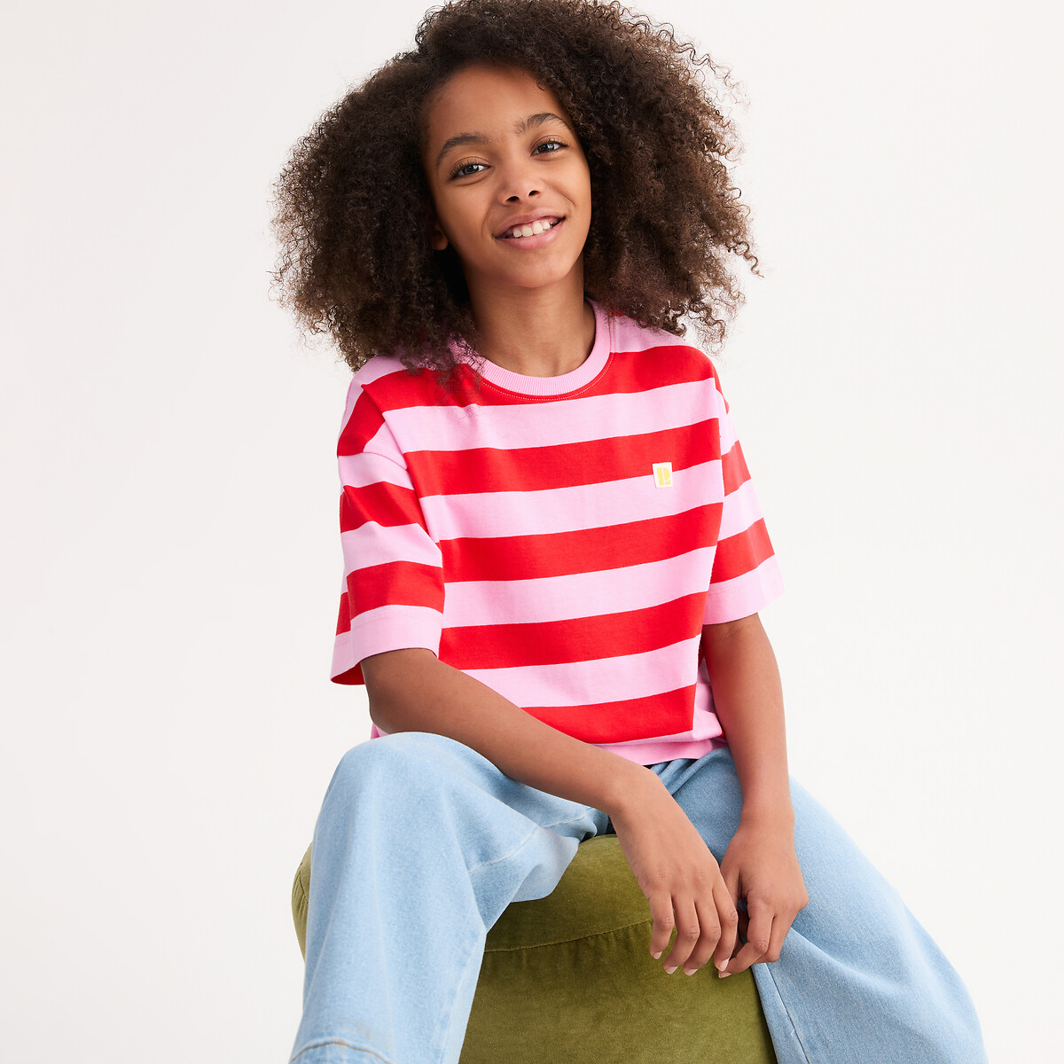 Ριγέ μπλουζάκι με στρογγυλή λαιμόκοψη και κοντά μανίκια