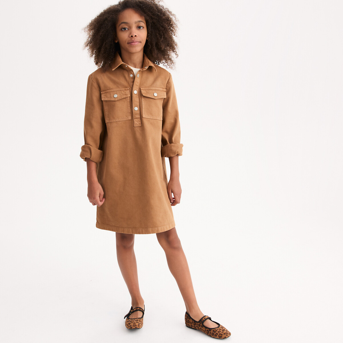 Ίσιο φόρεμα σε στυλ πουκαμίσου με μακριά μανίκια