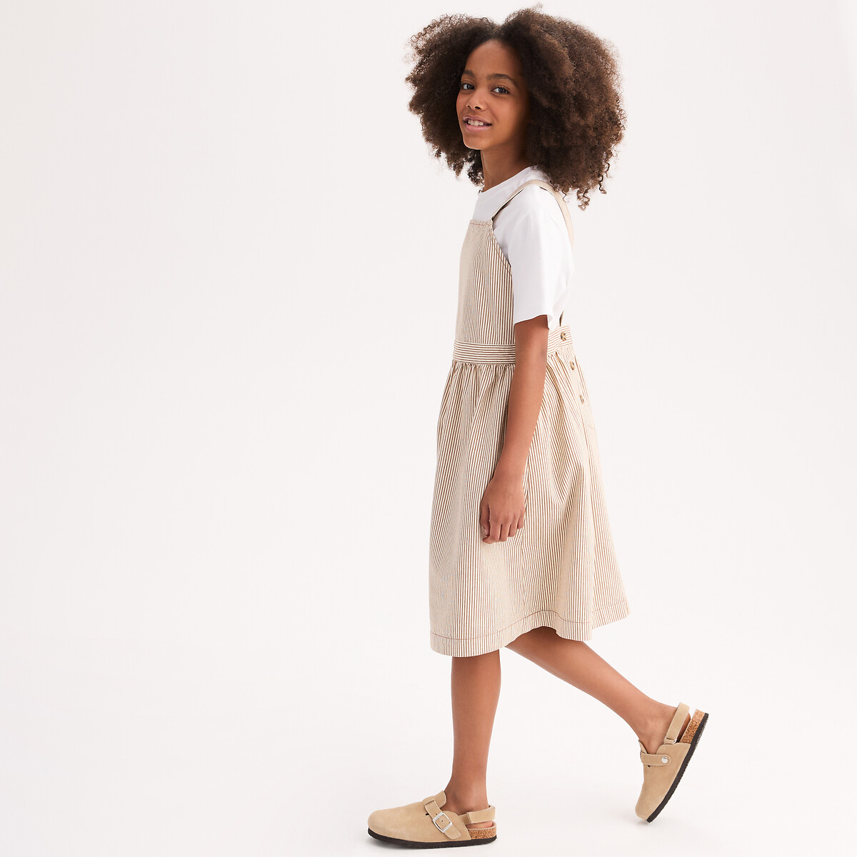 Ισια φόρεμα με ρίγες και τιράντες σε στυλ ποδιάς