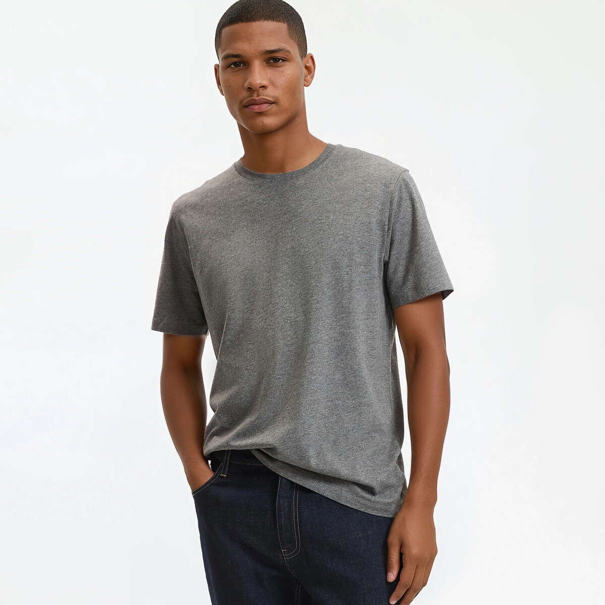 Κοντομάνικο μπλουζάκι με στρογγυλή λαιμόκοψη