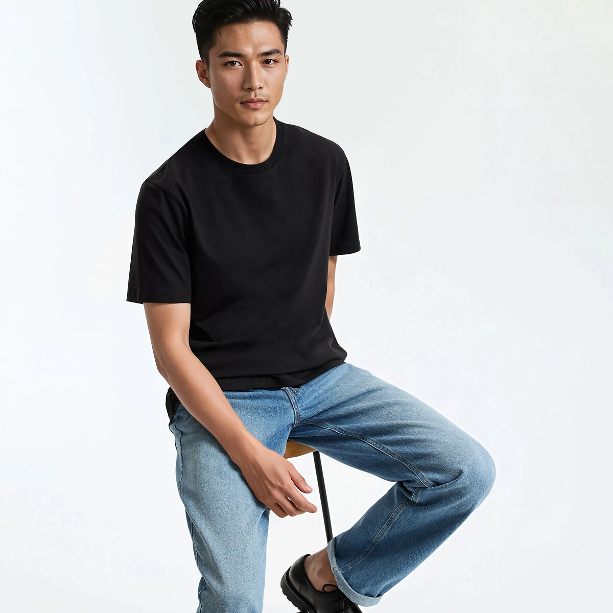 Κοντομάνικο μπλουζάκι με στρογγυλή λαιμόκοψη